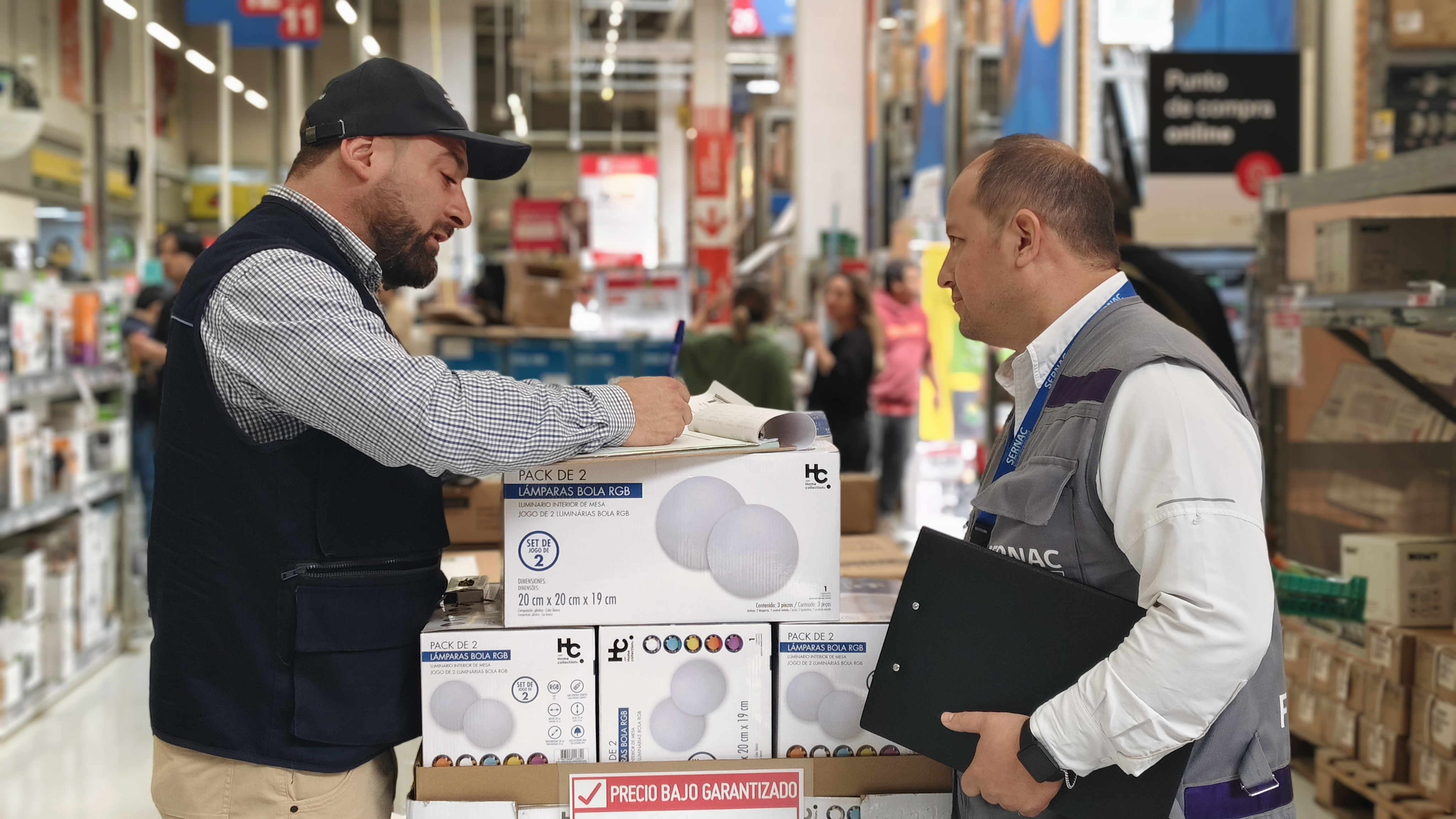 CP - SEC, Energía Ñuble y Sernac fiscalizaron venta de guirnaldas navideñas y llaman a comprar sólo productos certificados