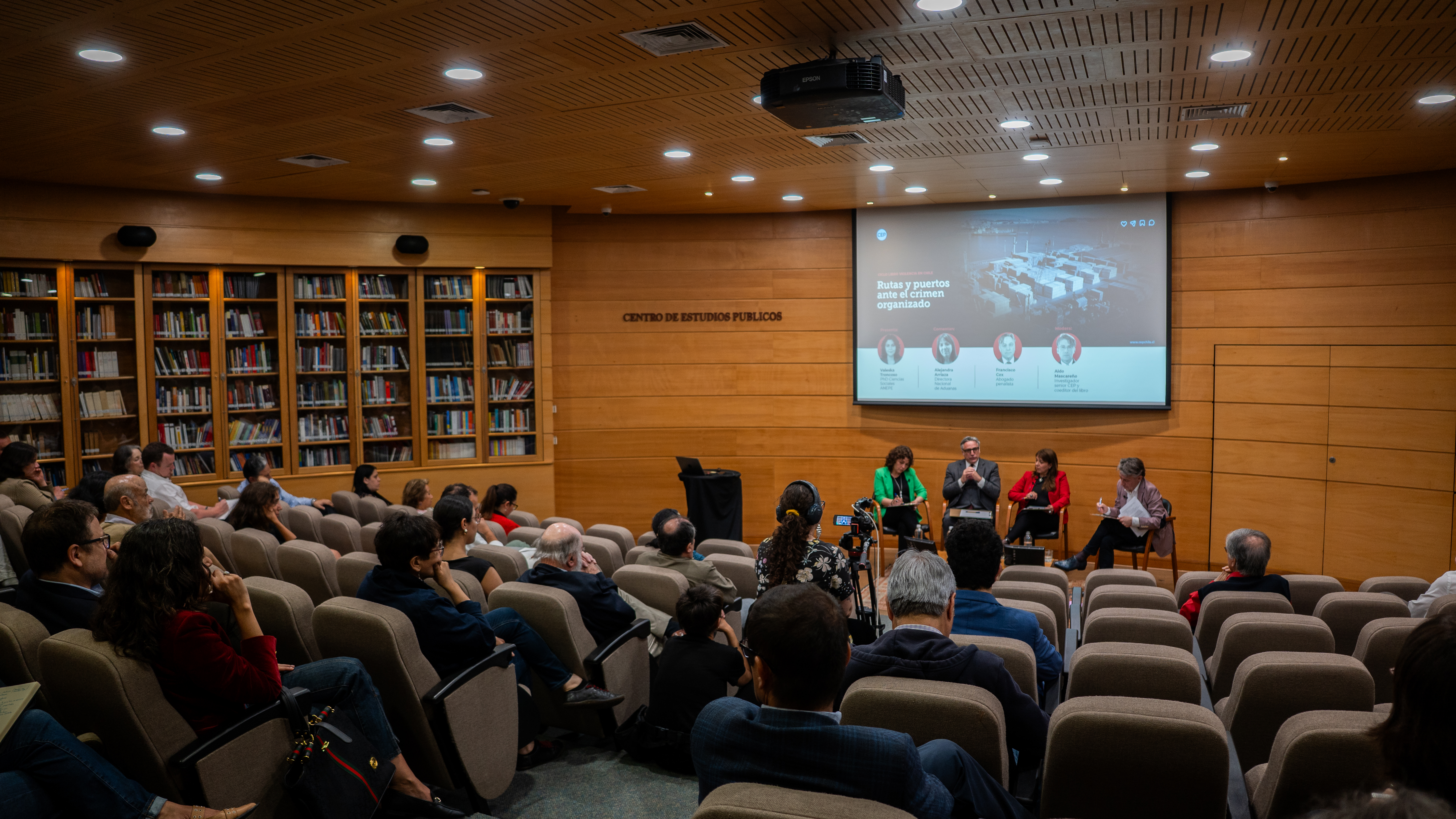 Aduanas pone foco en la inteligencia y estrategia para enfrentar crimen organizado en puertos