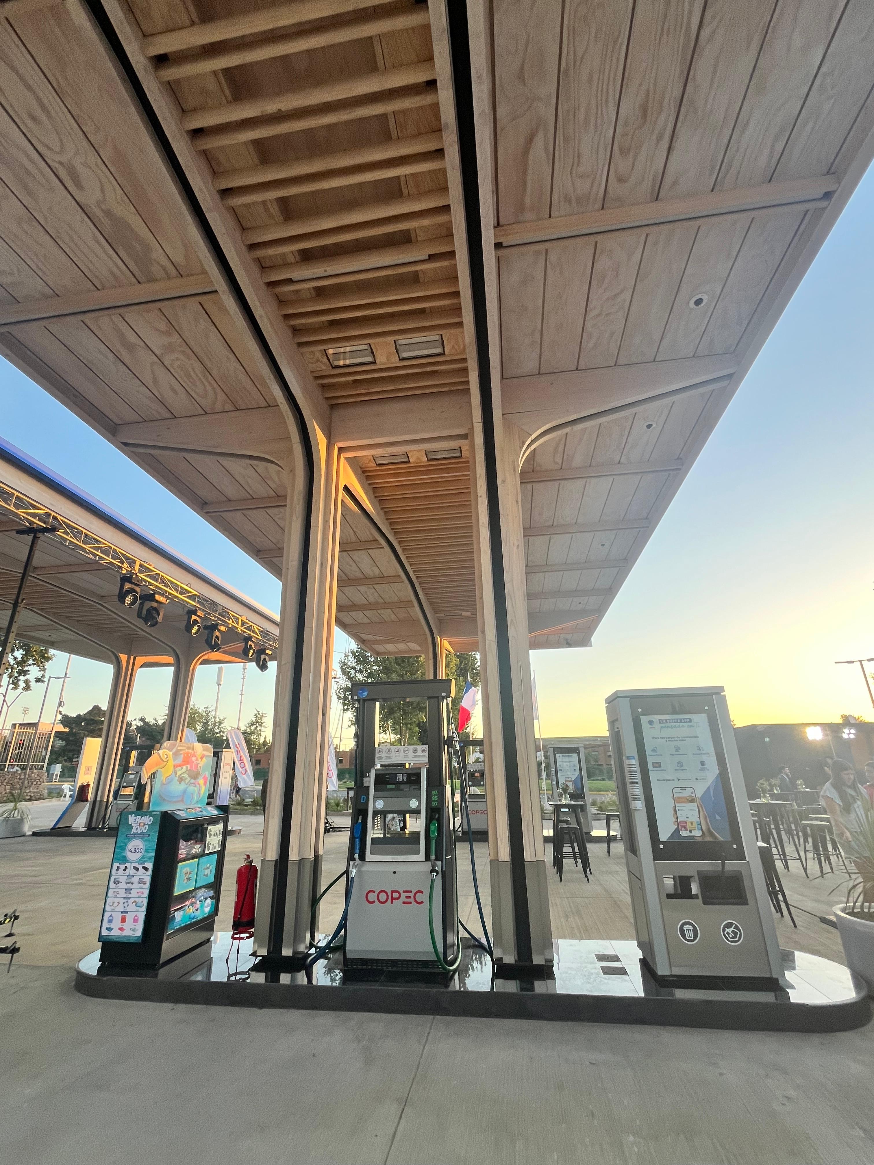 Inauguran primera estación de combustibles construida 100% en madera en Chile