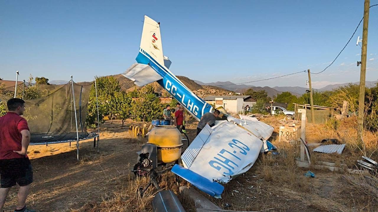 Accidente aéreo en Curacaví deja a una persona atrapada en la Ruta 68