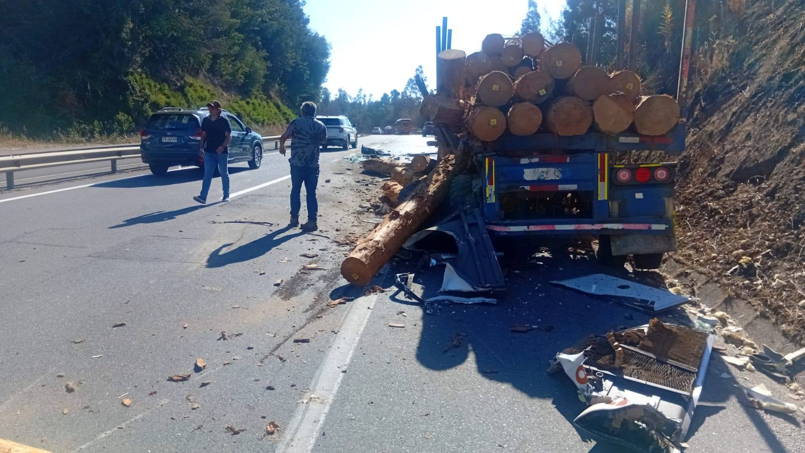 Accidente en la Ruta del Itata: colisión entre bus interprovincial y camión deja heridos en Penco