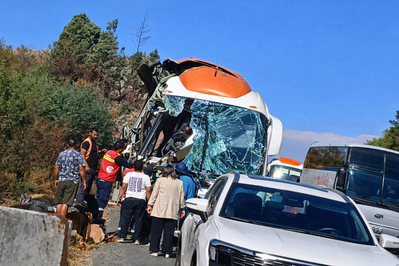 Accidente en la Ruta del Itata: colisión entre bus interprovincial y camión deja heridos en Penco