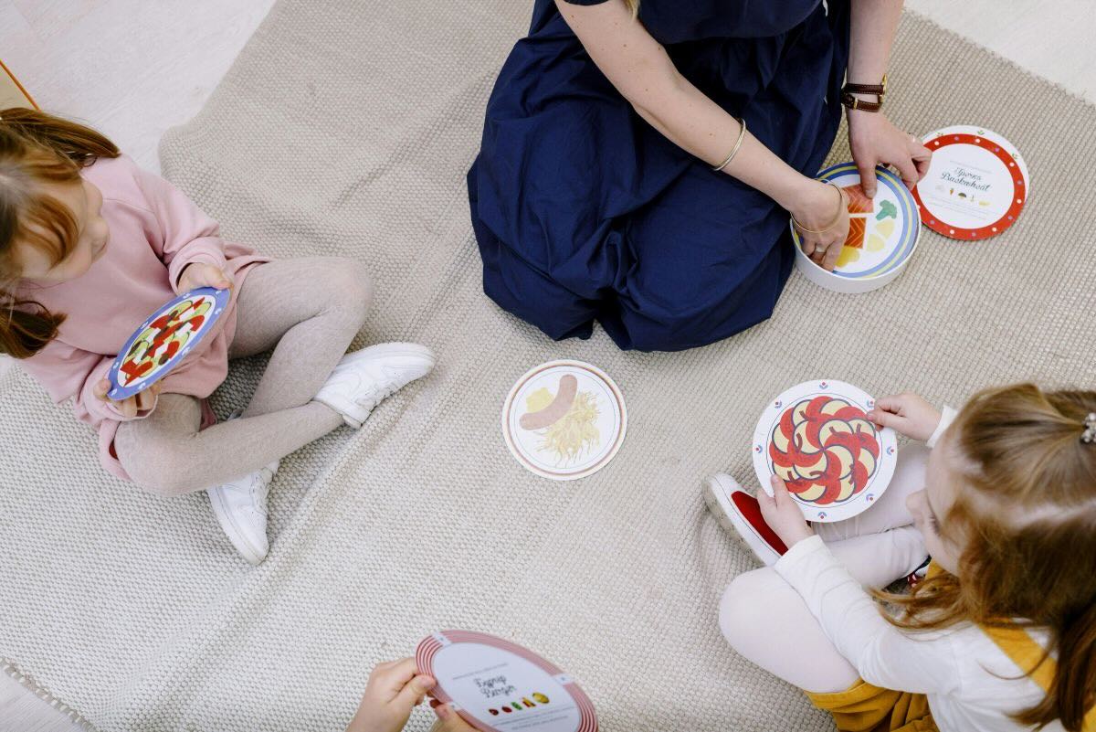 ACTIVIDADES EN CASA Y AL AIRE LIBRE PARA QUE LOS NIÑOS APRENDAN JUGANDO ESTE VERANO / SANTILLANA