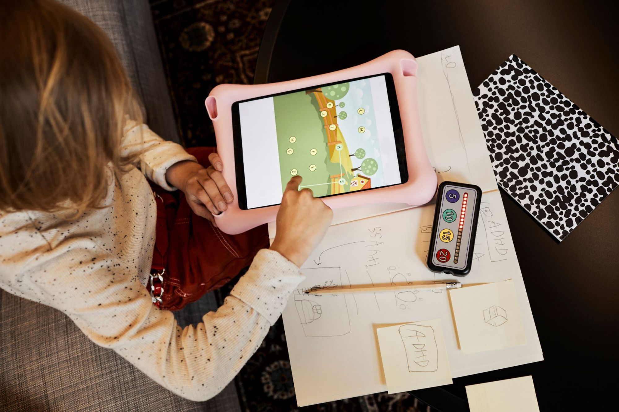 ACTIVIDADES EN CASA Y AL AIRE LIBRE PARA QUE LOS NIÑOS APRENDAN JUGANDO ESTE VERANO / SANTILLANA