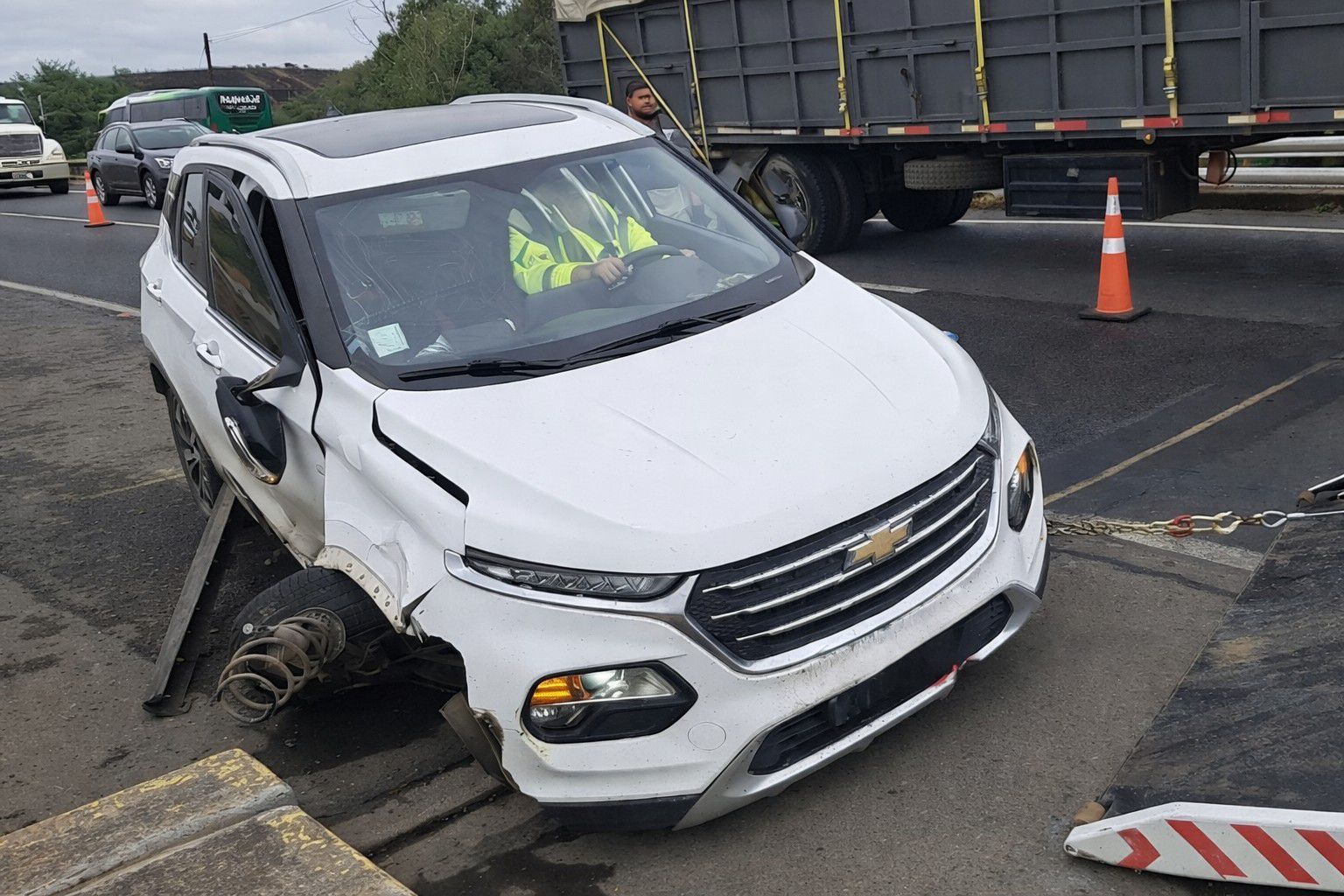 Accidente de tránsito en el kilómetro 411 de Chillán Viejo involucra a varios vehículos esta tarde