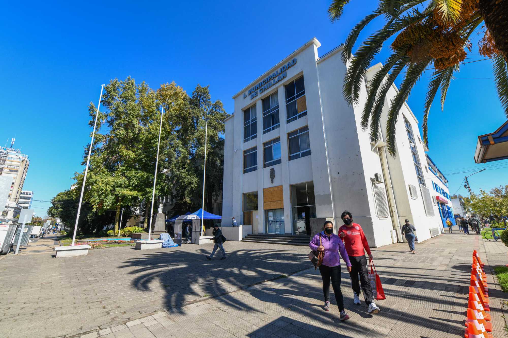 Retrasos en pagos y contratos afectan a más de 700 trabajadores a honorarios en la Municipalidad de Chillán