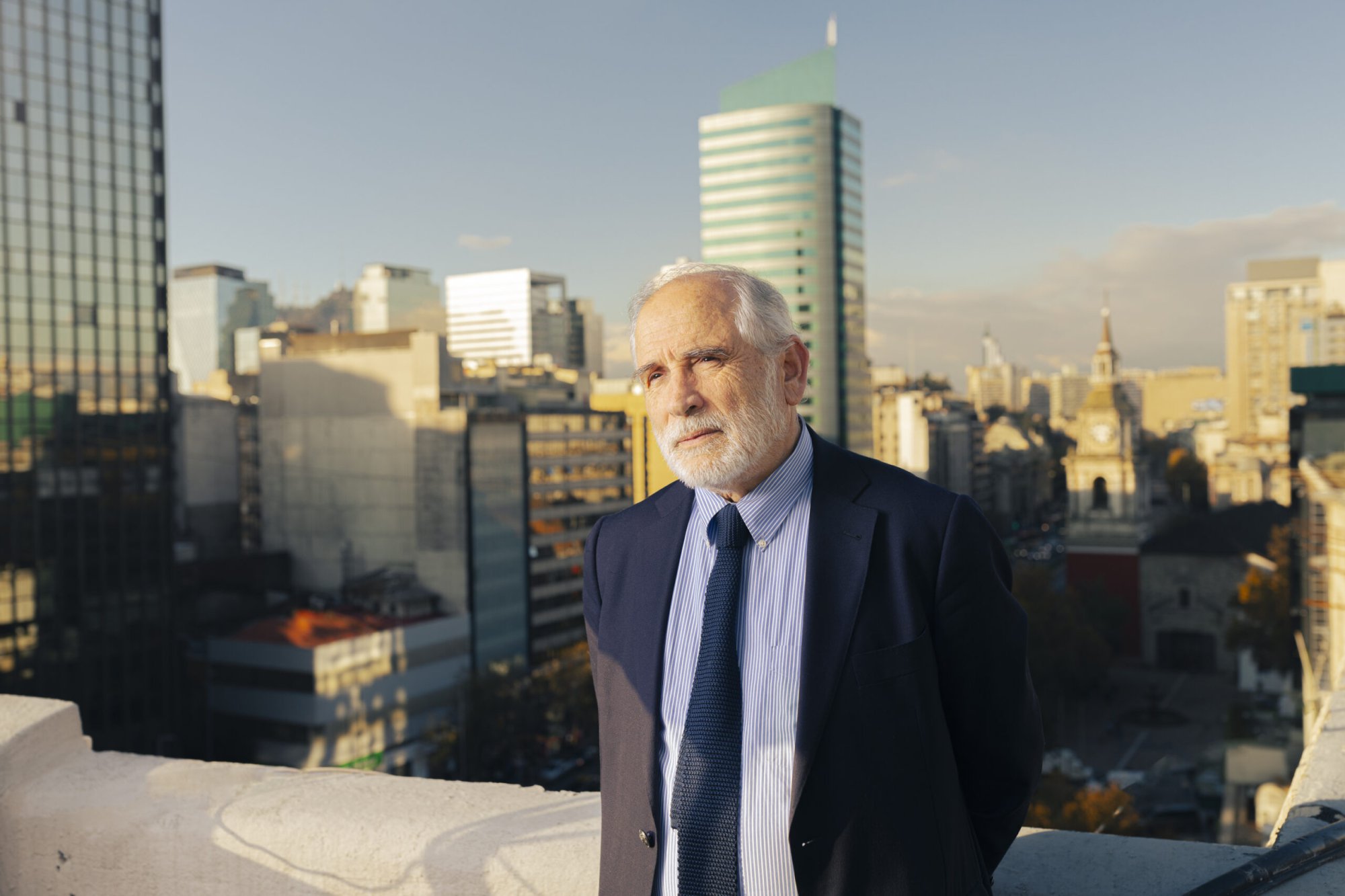 Ministro Carlos Montes realiza visita a Ñuble para evaluar viviendas industrializadas tras incendios en Bulnes