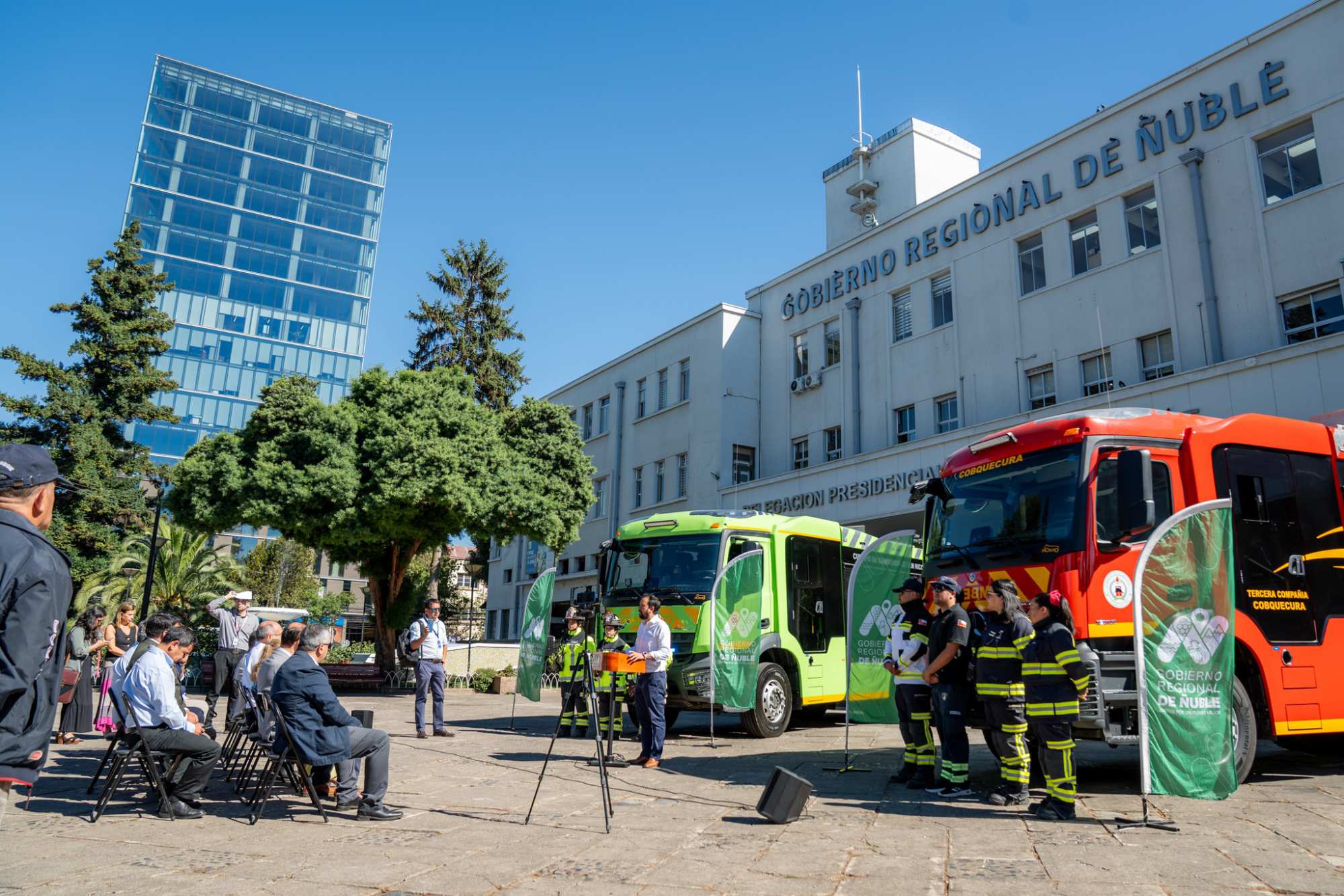 Gobernador de Ñuble entrega nuevos carros de Bomberos a las comunas de Cobquecura y San Nicolás para mejorar la respuesta ante emergencias