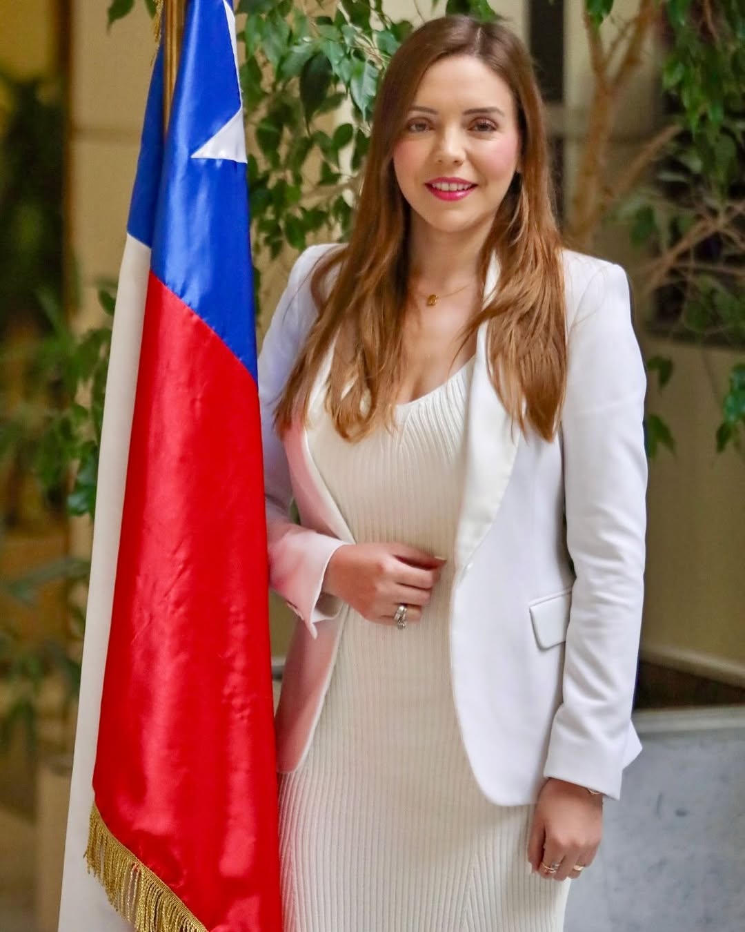 Diputada Camila Flores bajo la lupa: gestionó trámite de su madre en otra región y desata acusaciones de nepotismo