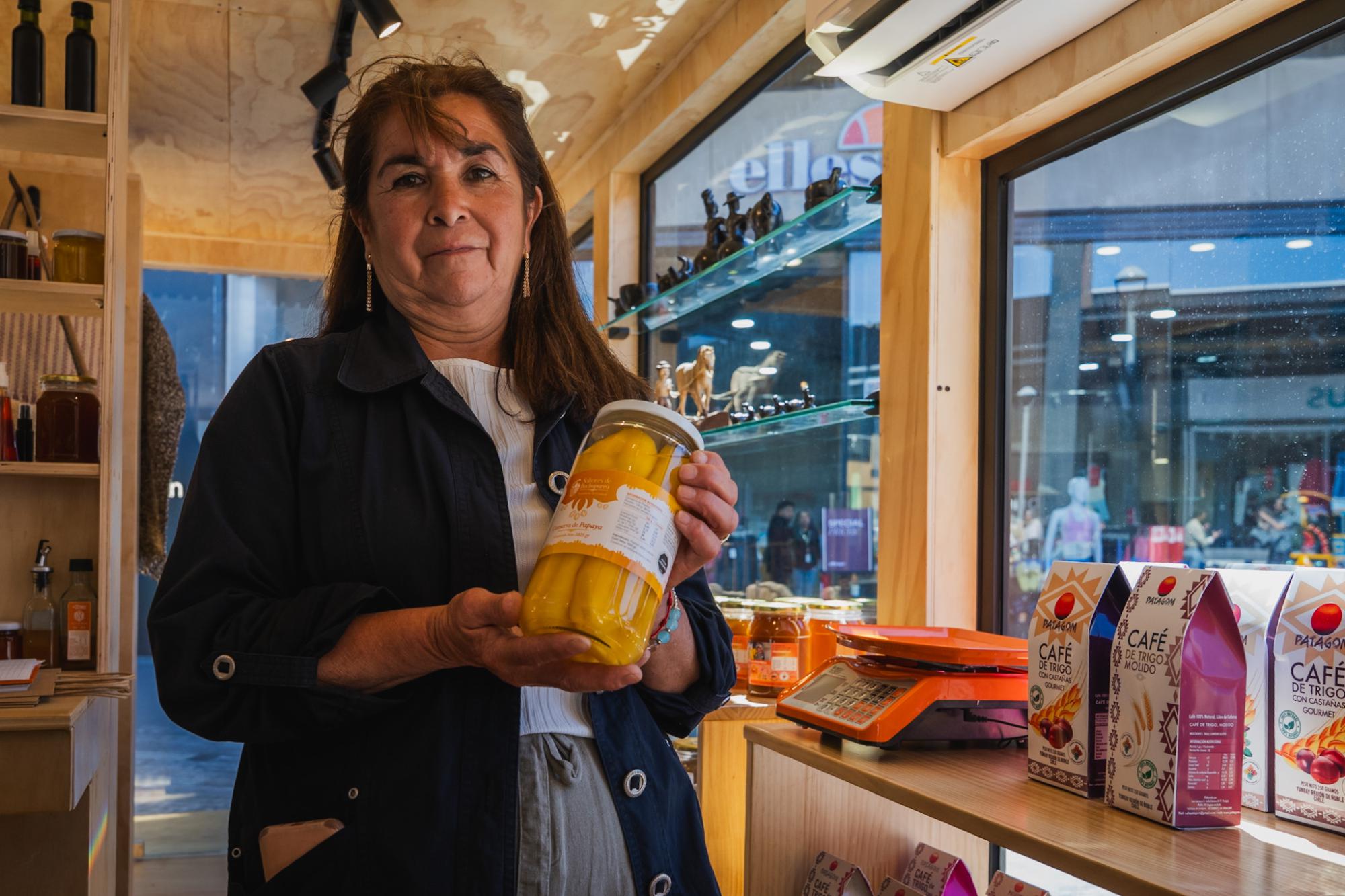 Agricultores de Ñuble estrenan nueva Tienda Campesina en el patio central del VIVO Outlet Chillán.