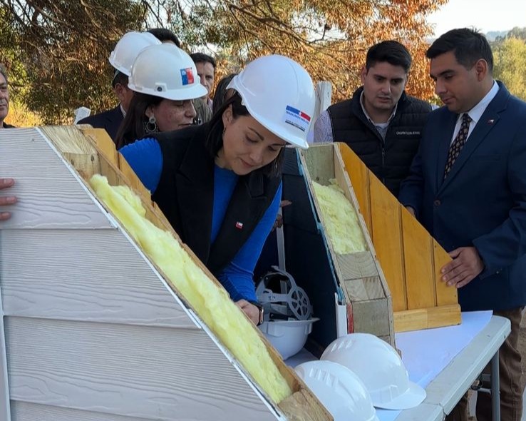 Gobierno de Chile inicia reconstrucción de viviendas en Portezuelo tras devastadores incendios