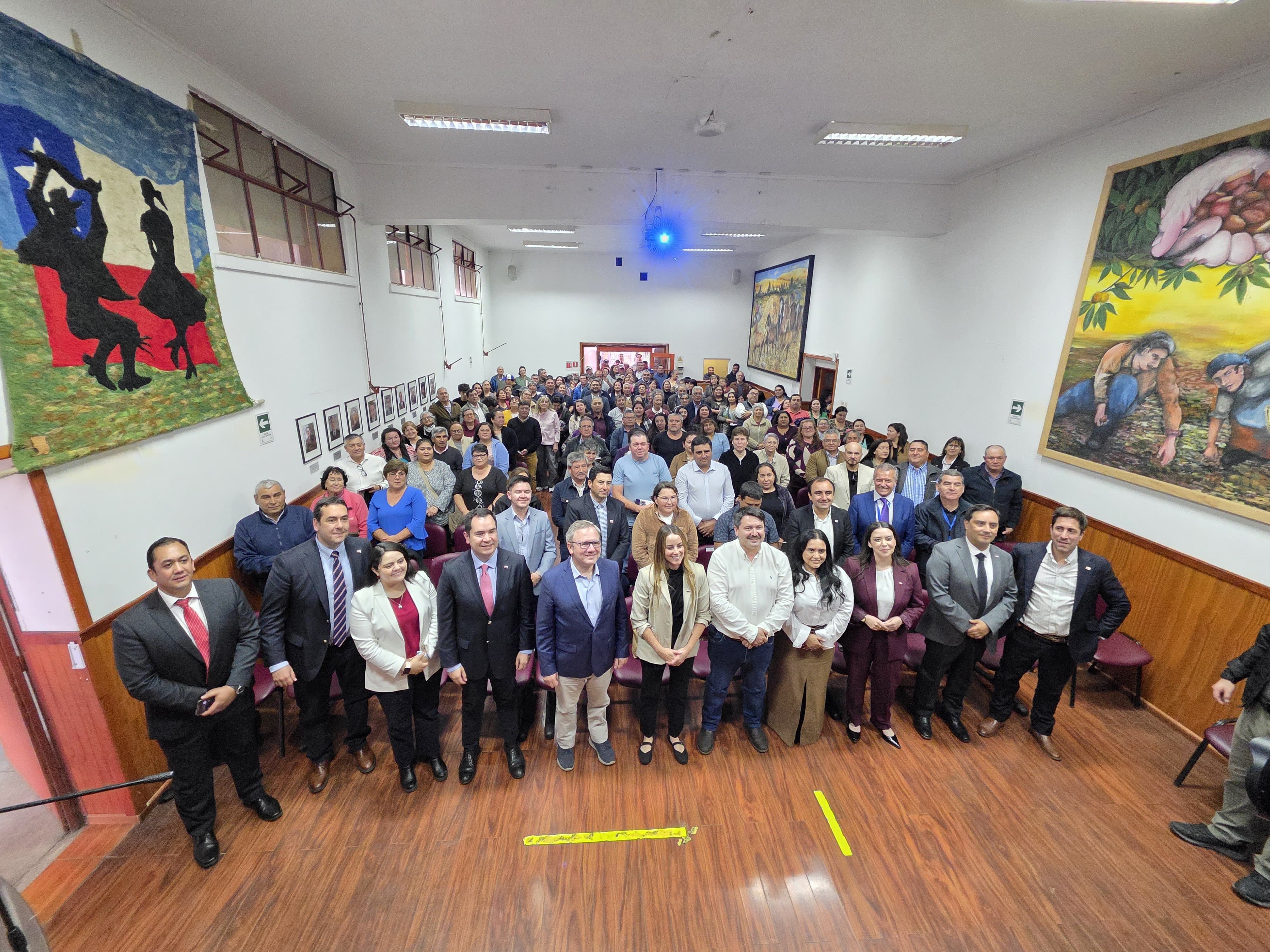 Ministra Mara Sedini realiza charla informativa sobre fondos concursables en El Carmen