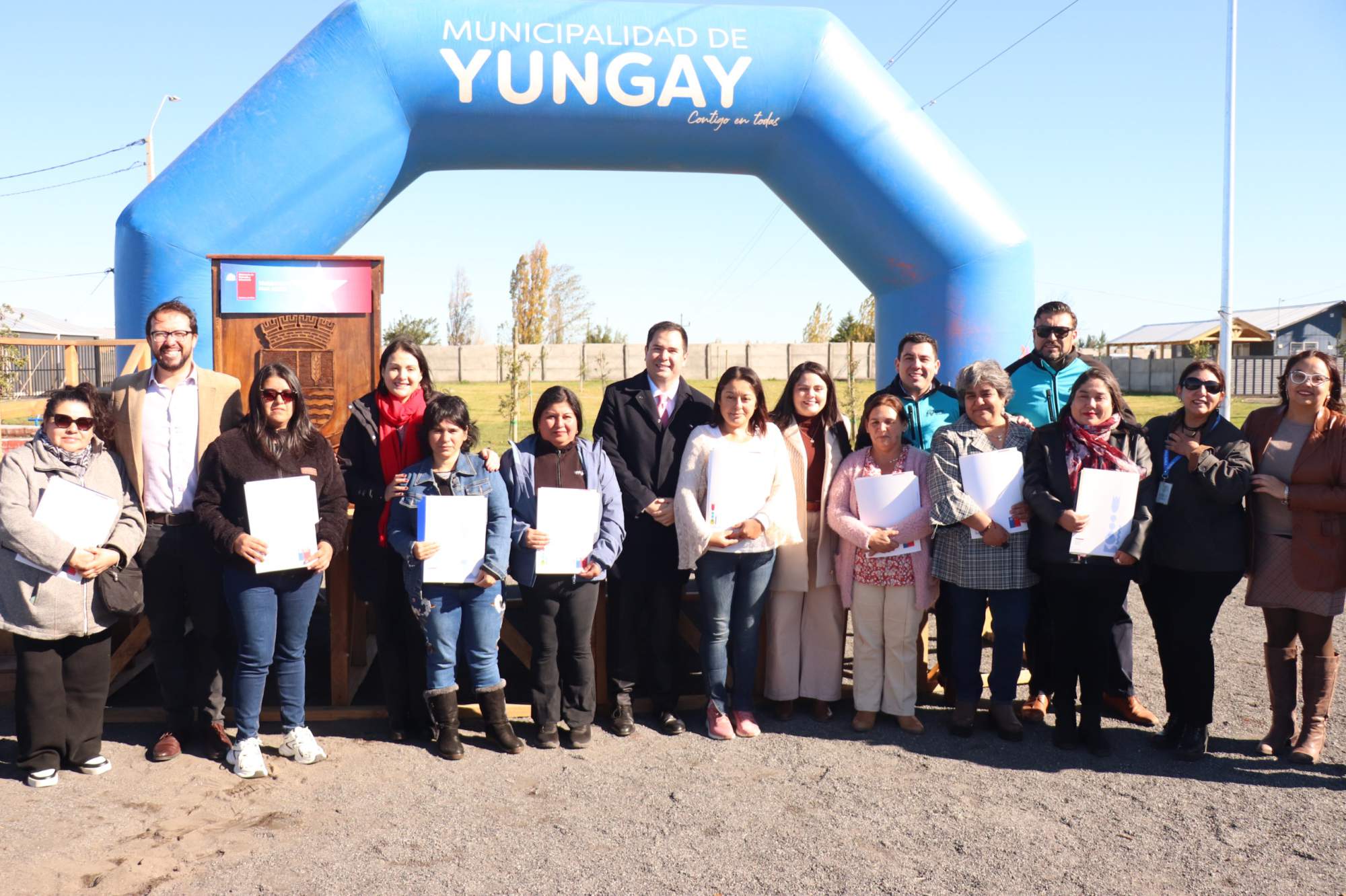 240 familias de Yungay celebran la entrega de escrituras de sus nuevas viviendas en ceremonia oficial