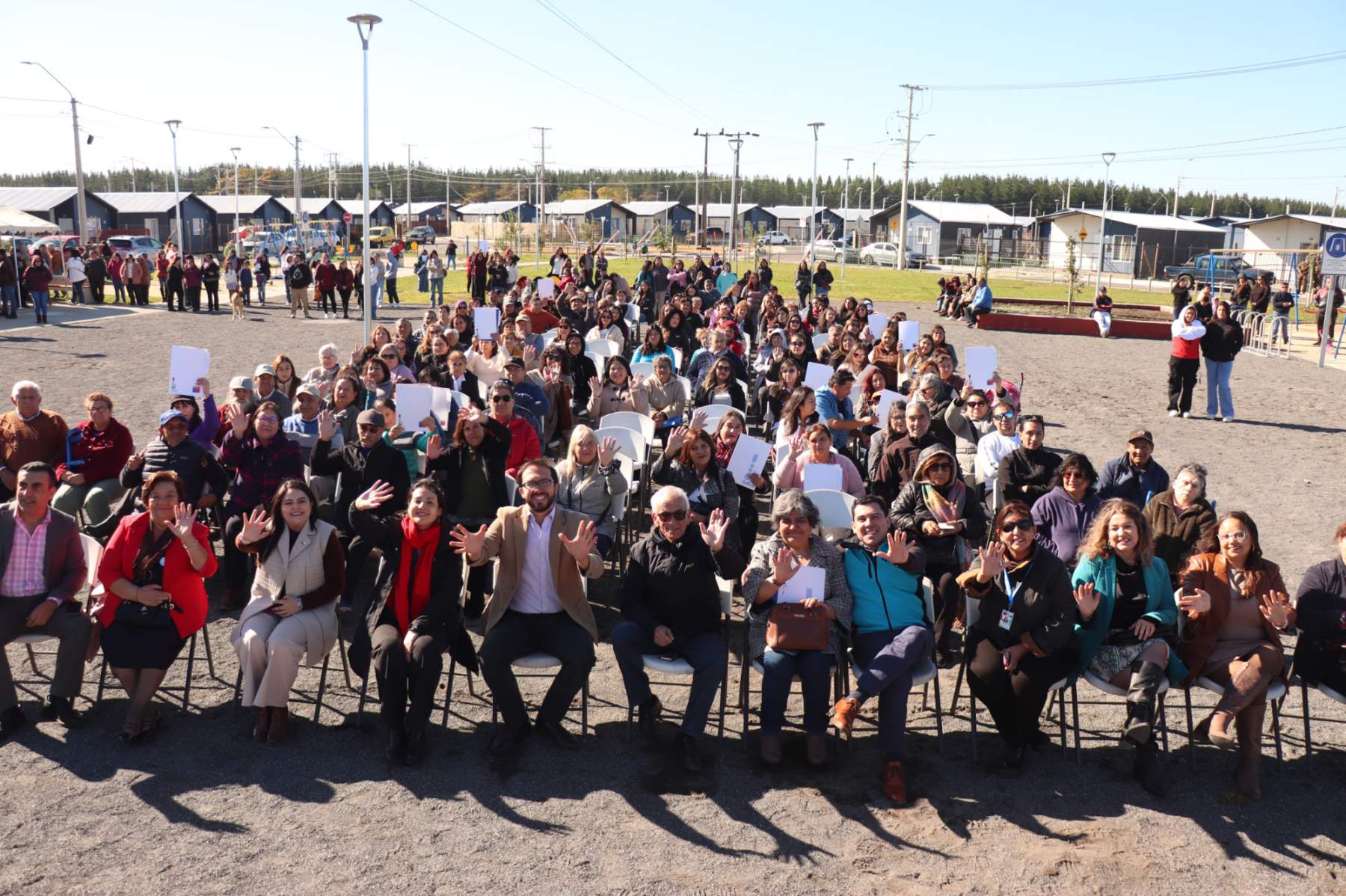 240 familias de Yungay celebran la entrega de escrituras de sus nuevas viviendas en ceremonia oficial