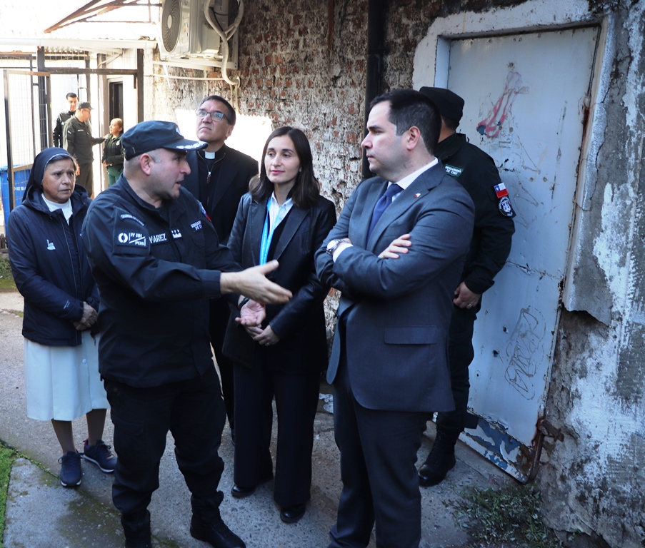 Autoridades destacan importancia de la reinserción social durante visita a recinto penal de Chillán
