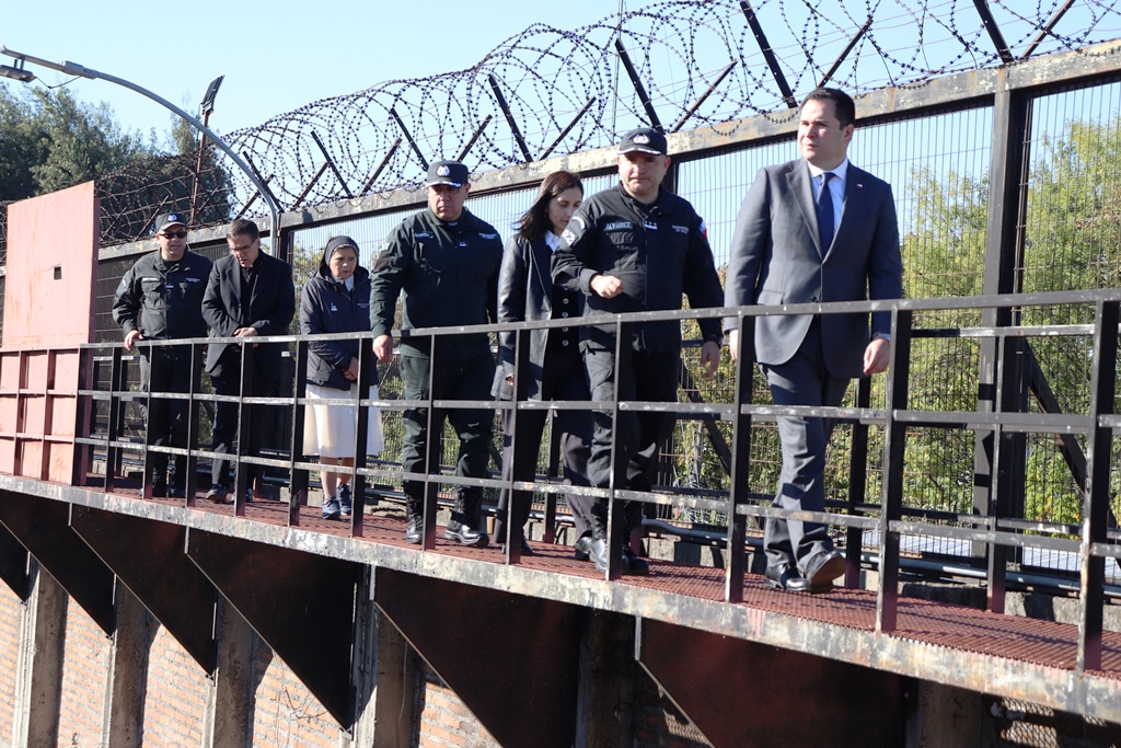 Autoridades destacan importancia de la reinserción social durante visita a recinto penal de Chillán