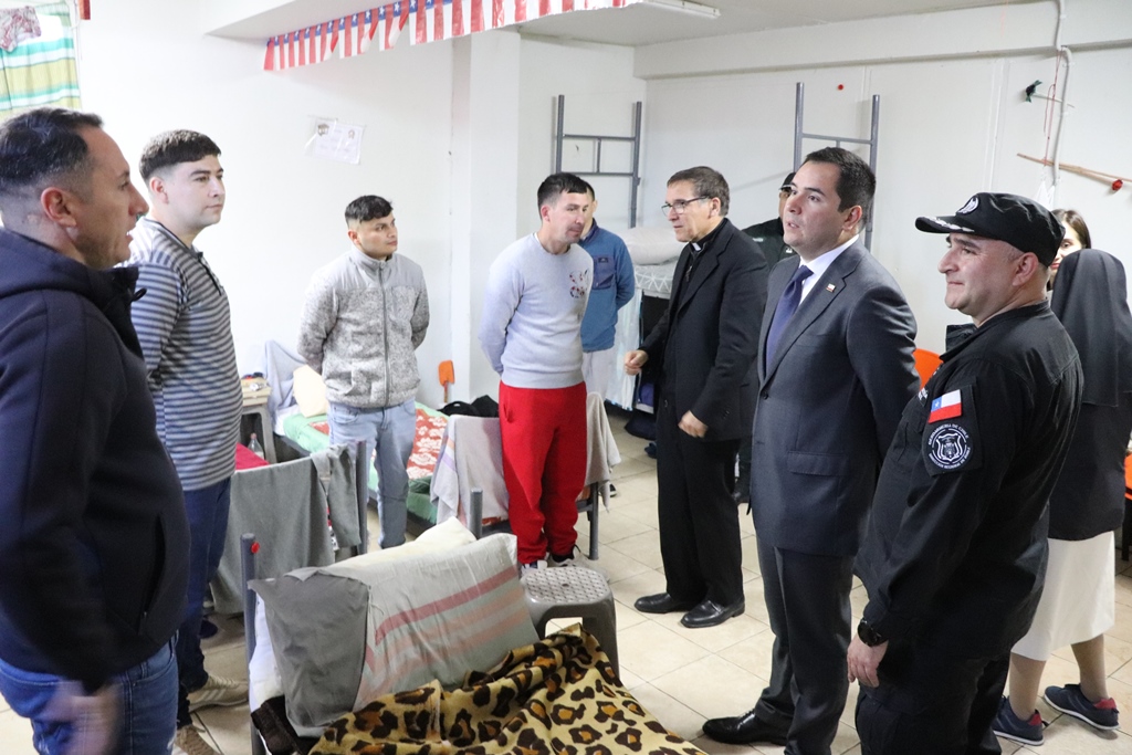 AUTORIDADES REGIONALES REALIZAN VISITA AL CENTRO DE CUMPLIMIENTO PENITENCIARIO DE CHILLÁN