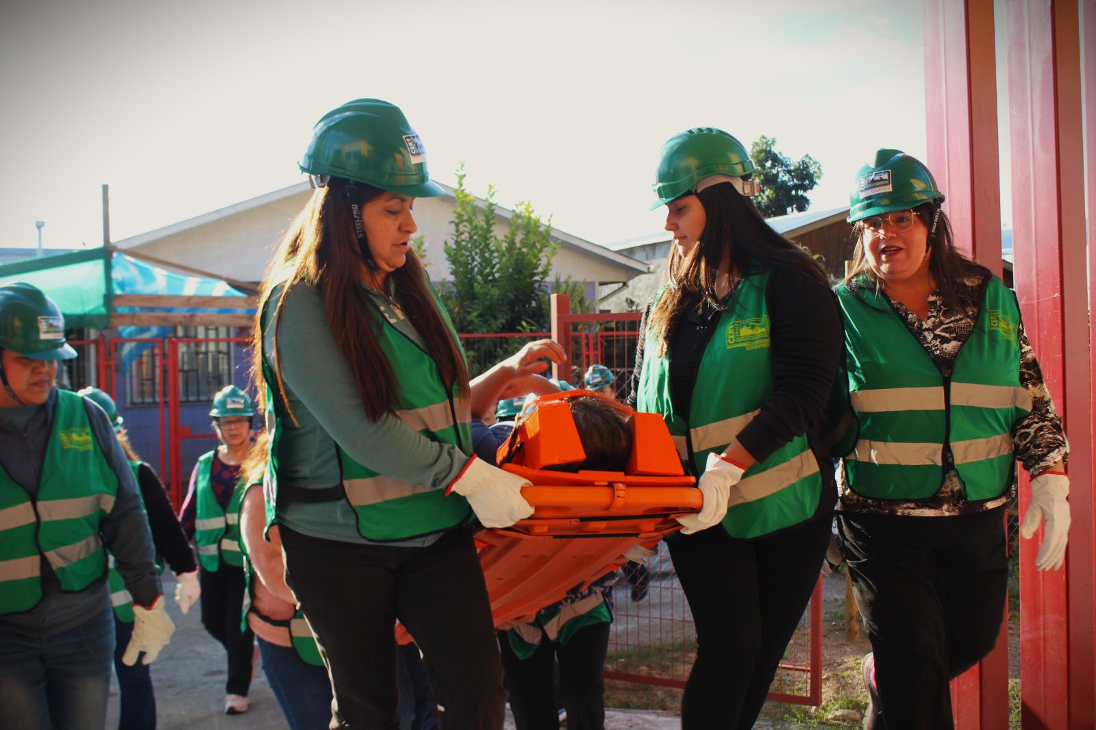 Más de 20 residentes de Puente Ñuble completan curso de respuesta a emergencias comunitarias en San Nicolás