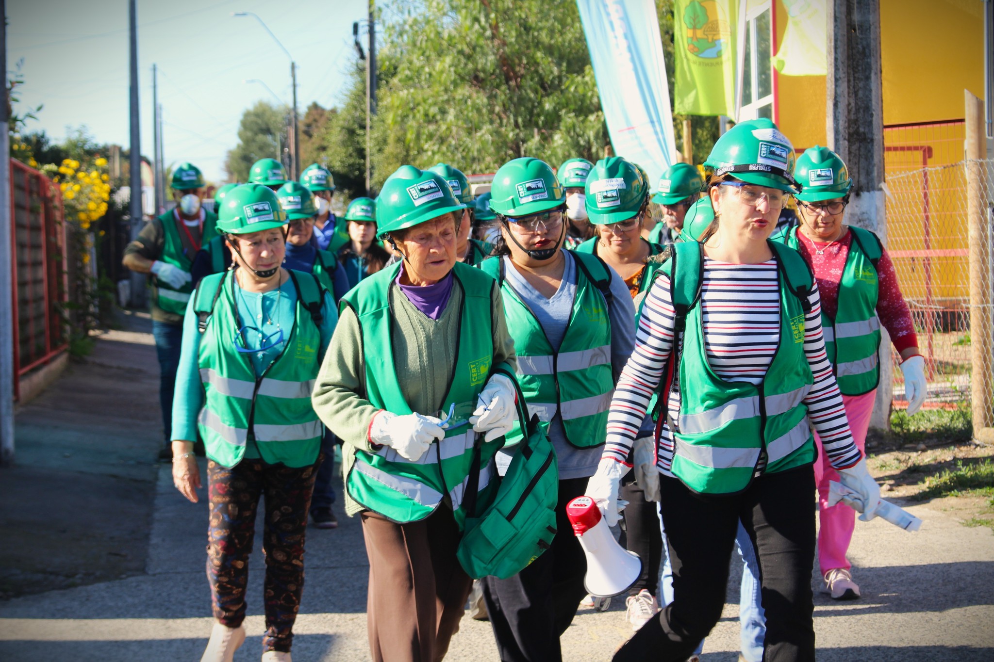 COMUNICADO Puente Ñuble certifica a más de 20 residentes como Equipo Comunitario de Emergencias