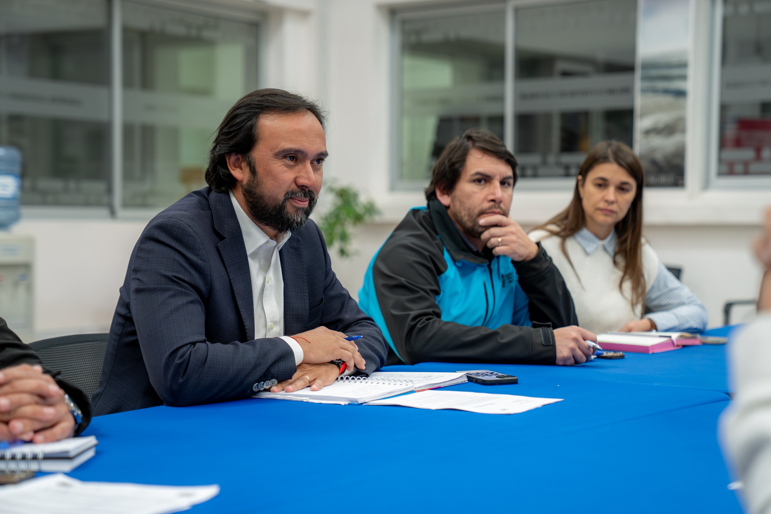 Gobierno Regional se reúne con Minvu para coordinan acciones que permitan retomar proyecto del Parque Sarita Gajardo