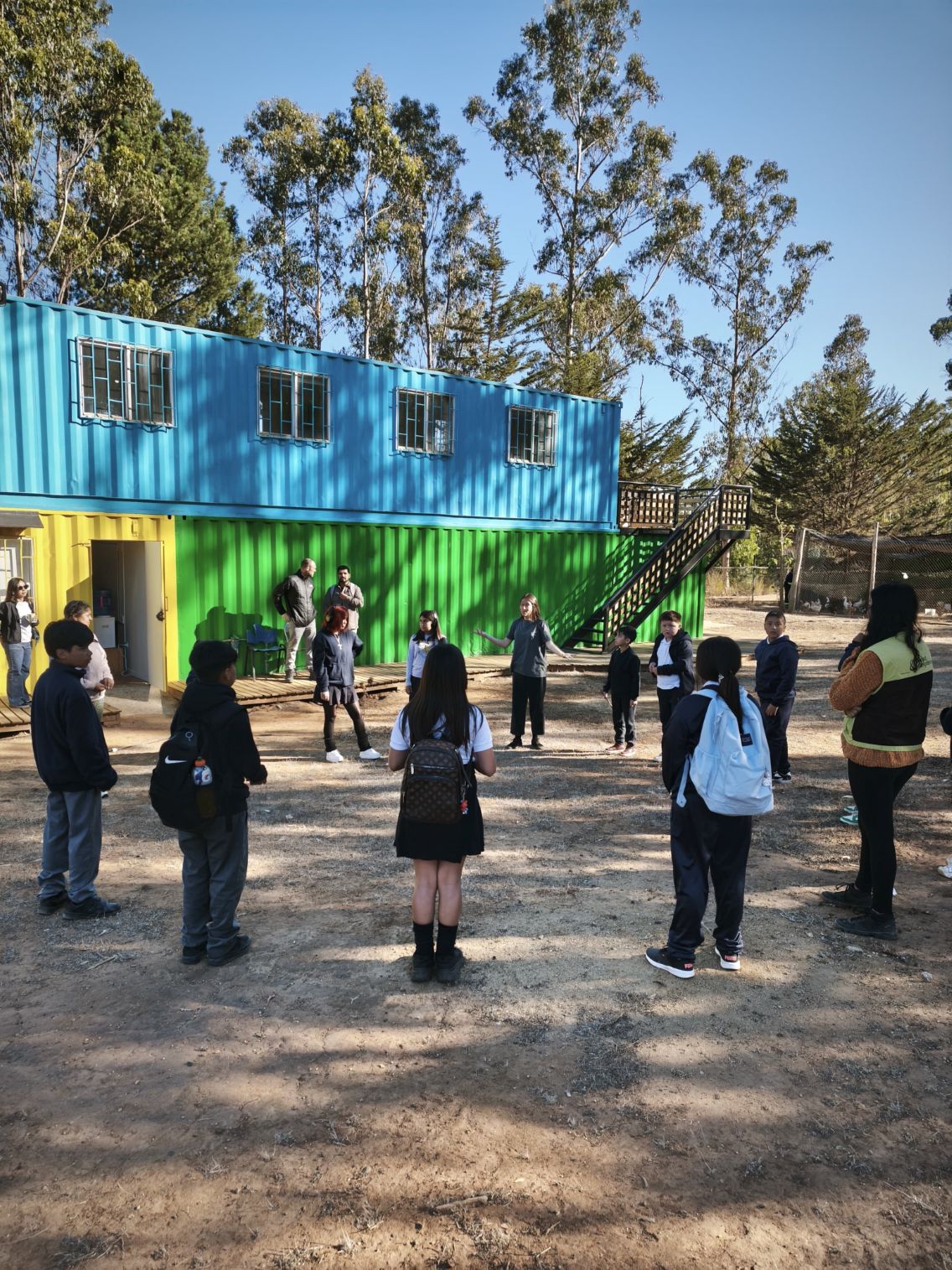 APRENDER FUERA DE LA SALA: CÓMO IMPACTA EN EL DESARROLLO SOCIOEMOCIONAL DE LOS ESTUDIANTES