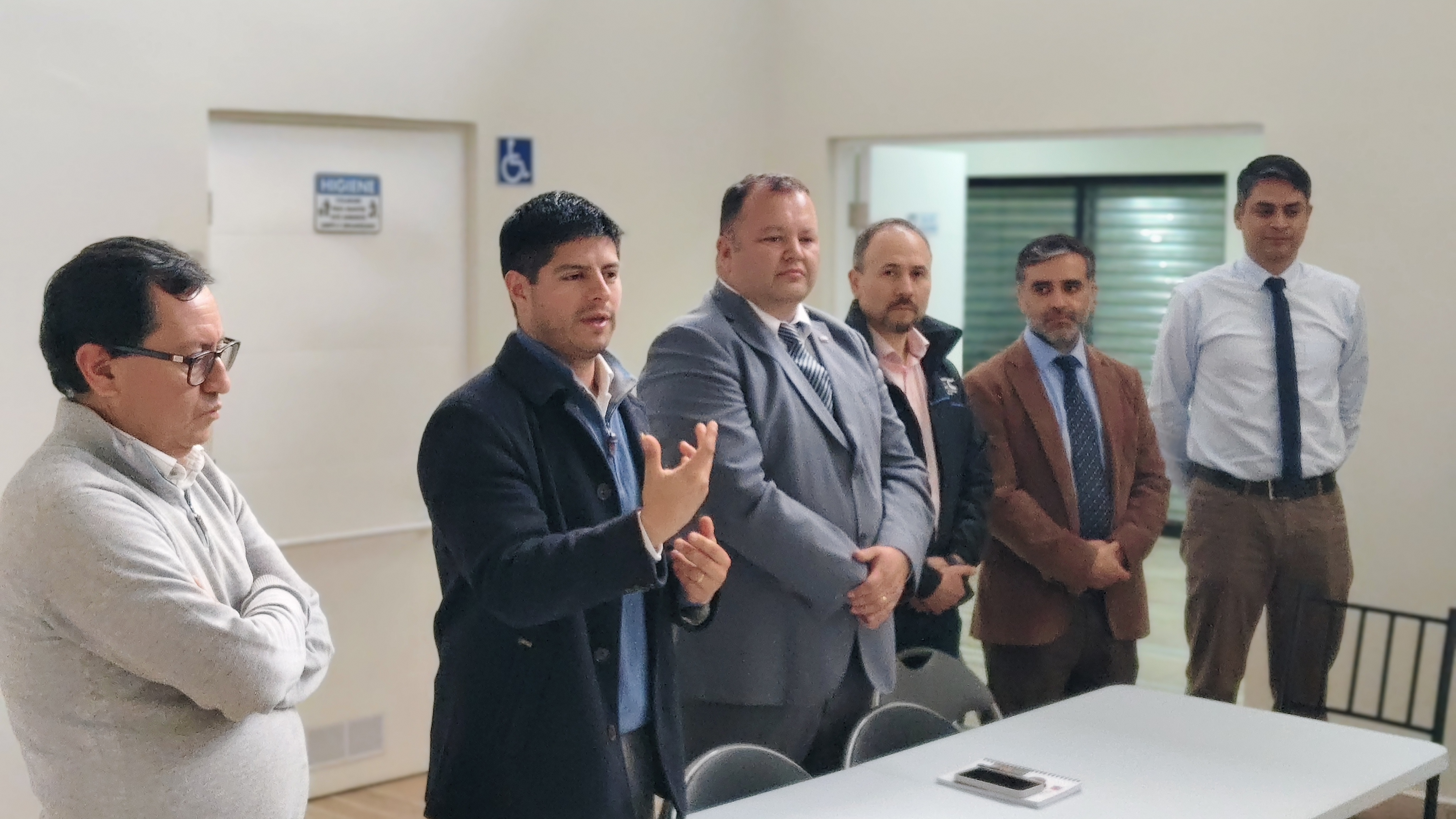 CP - Comunidad del Barrio Luis Cruz Martínez expone problemática por cortes de luz y acuerda trabajo conjunto con Seremi de Energía de Ñuble