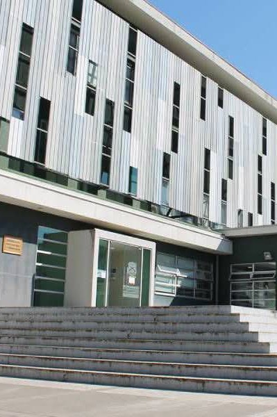 Detención de cinco carabineros en Ñuble por presuntos allanamientos ilegales coordinados a través de WhatsApp