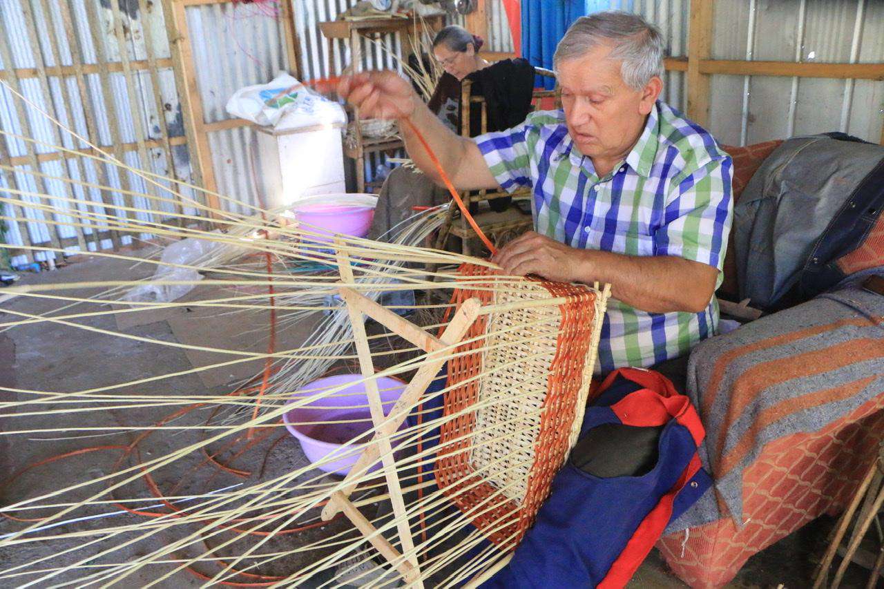 Ferias Virtuales de Artesanía culminan con el trabajo de artesanos en mimbre de Coihueco