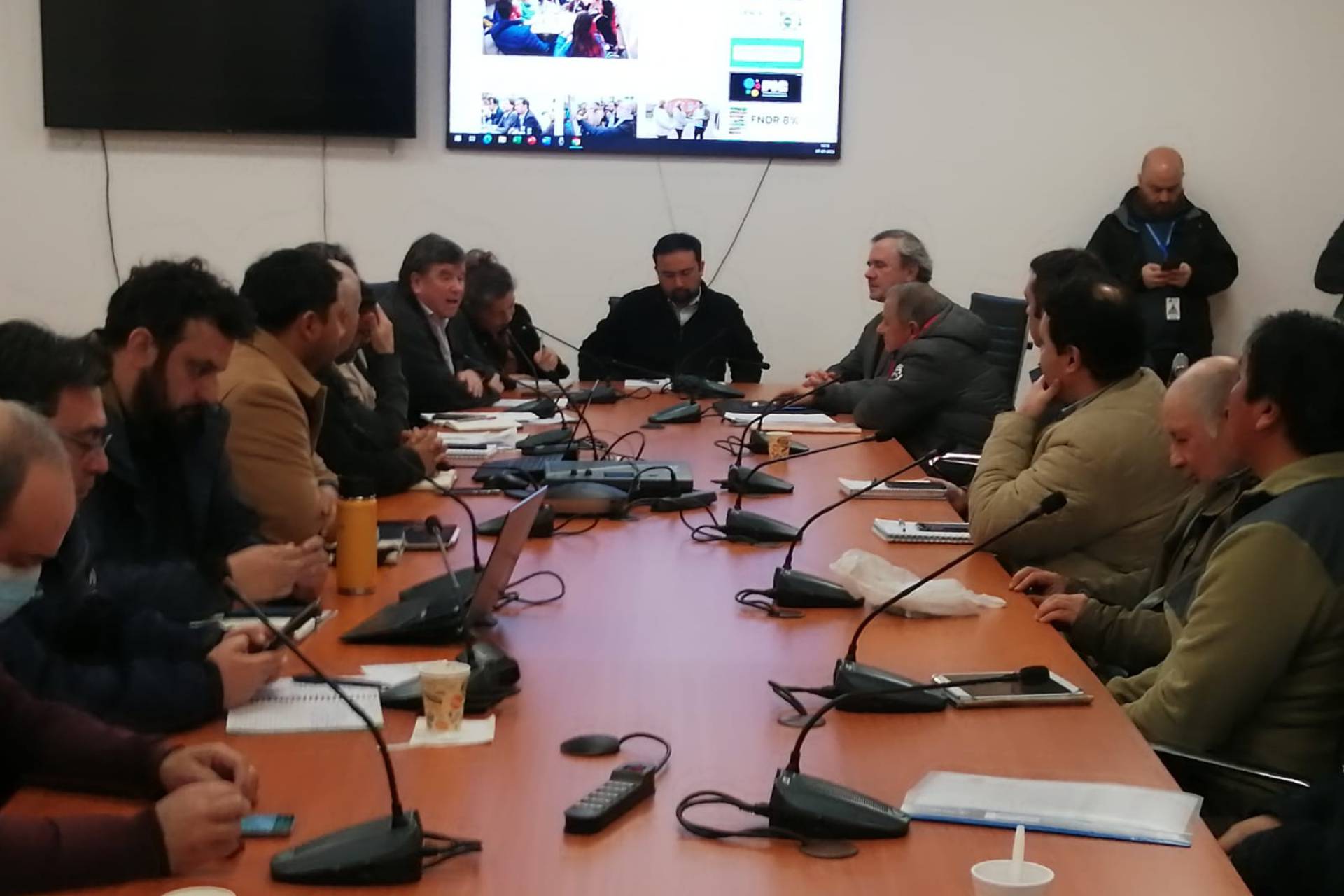 Consejo Regional se reúne nuevamente con agricultores ‘blancos’ para analizar su situación en materia de riego