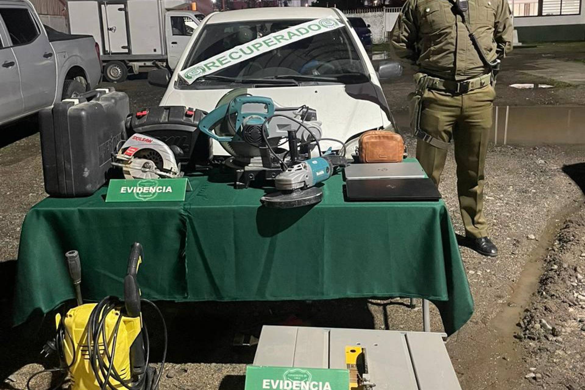 Carabineros de Ñuble detuvo a adolescente que intentó huir por los techos para evitar acción policial: Tenía especies y auto robado
