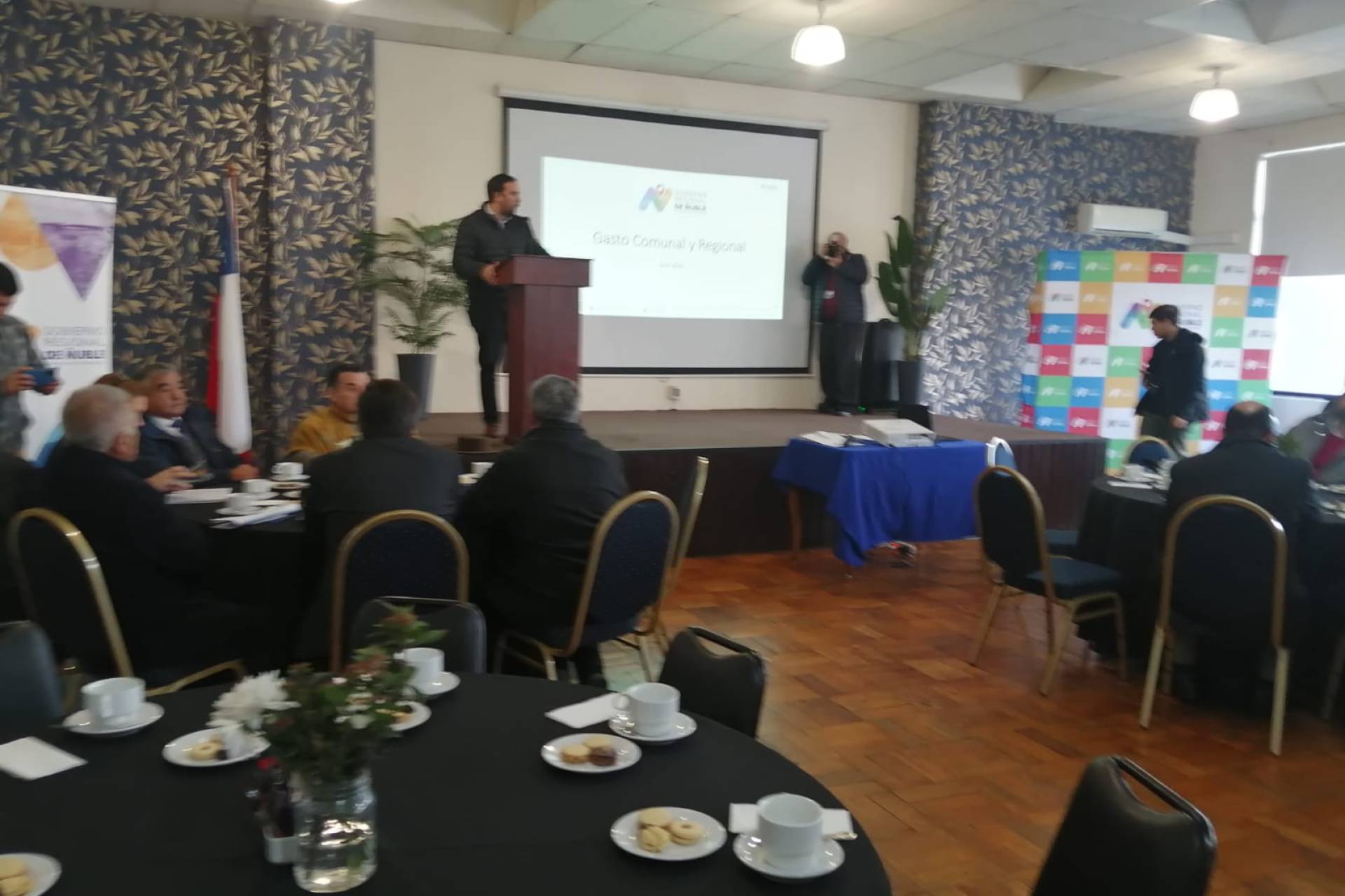 En reunión con los alcaldes de las 21 comunas de Ñuble gobernador Oscar Crisóstomo conmemoro dos años de gestión del Gobierno Regional