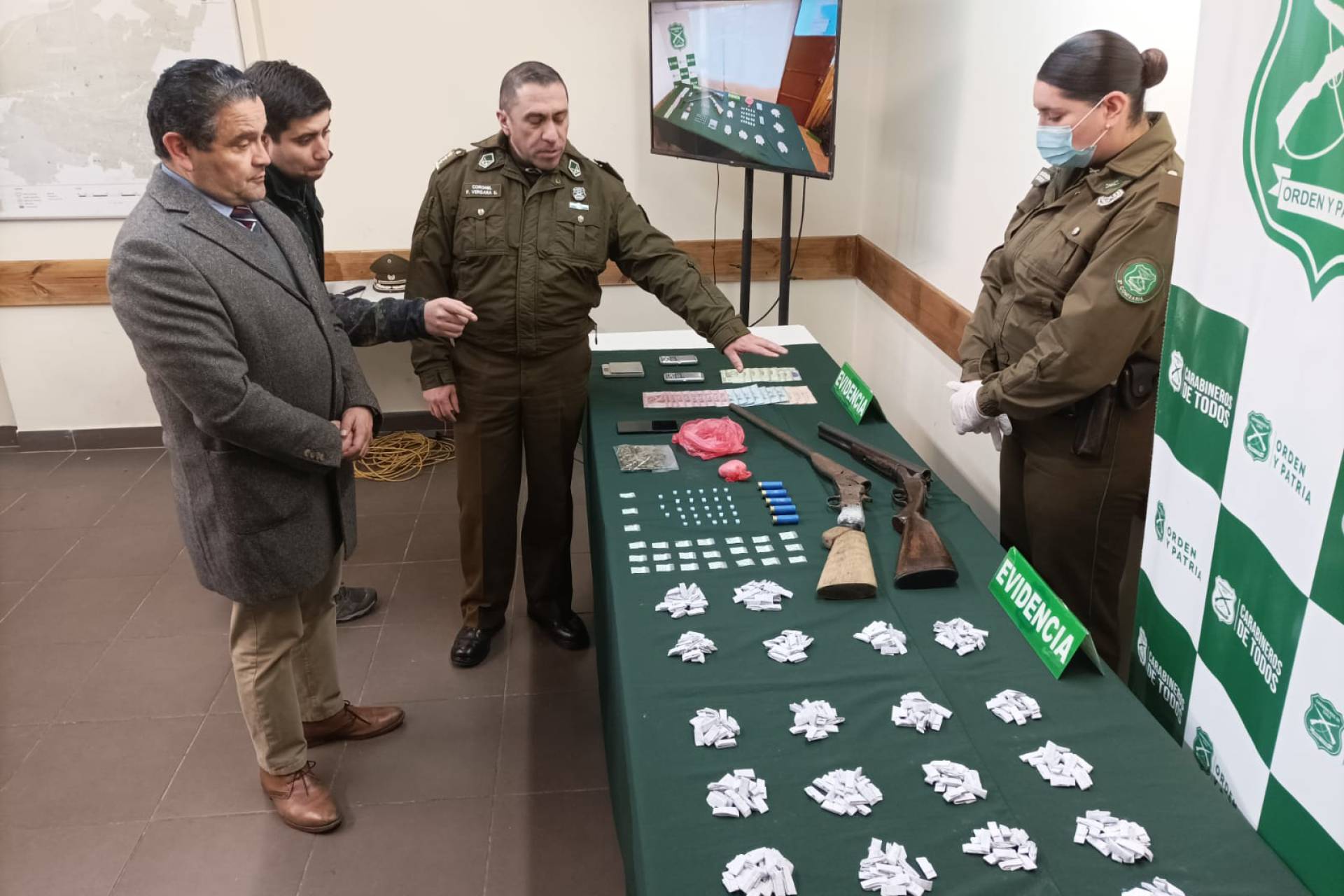 Diez detenidos en operativo desarrollado por la Fiscalía y OS7 de Carabineros tras desbaratar diversos puntos de venta de droga en San Carlos