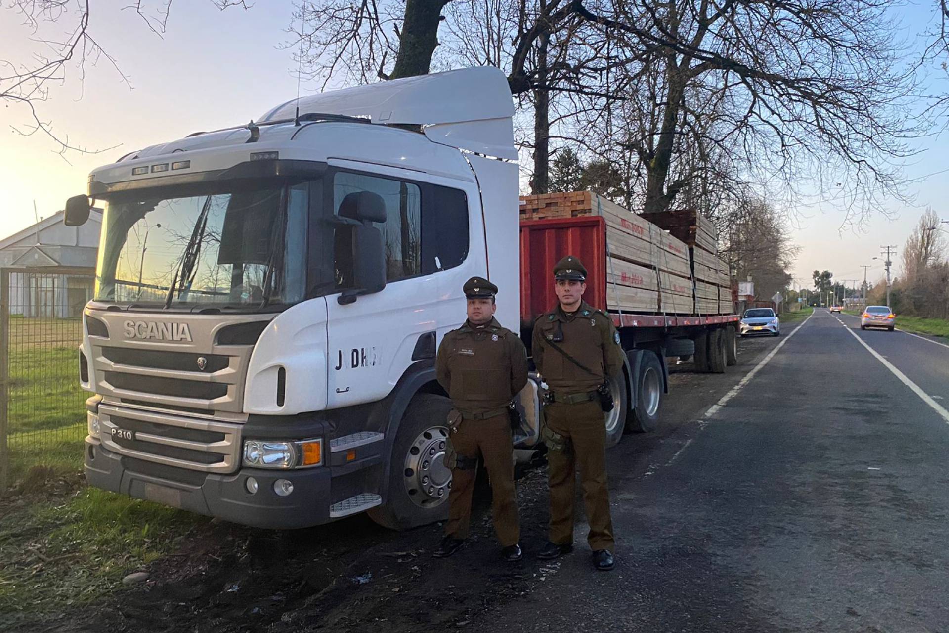 Carabineros del SEBV Ñuble recuperó en San Nicolás camión con madera robado en La Araucanía