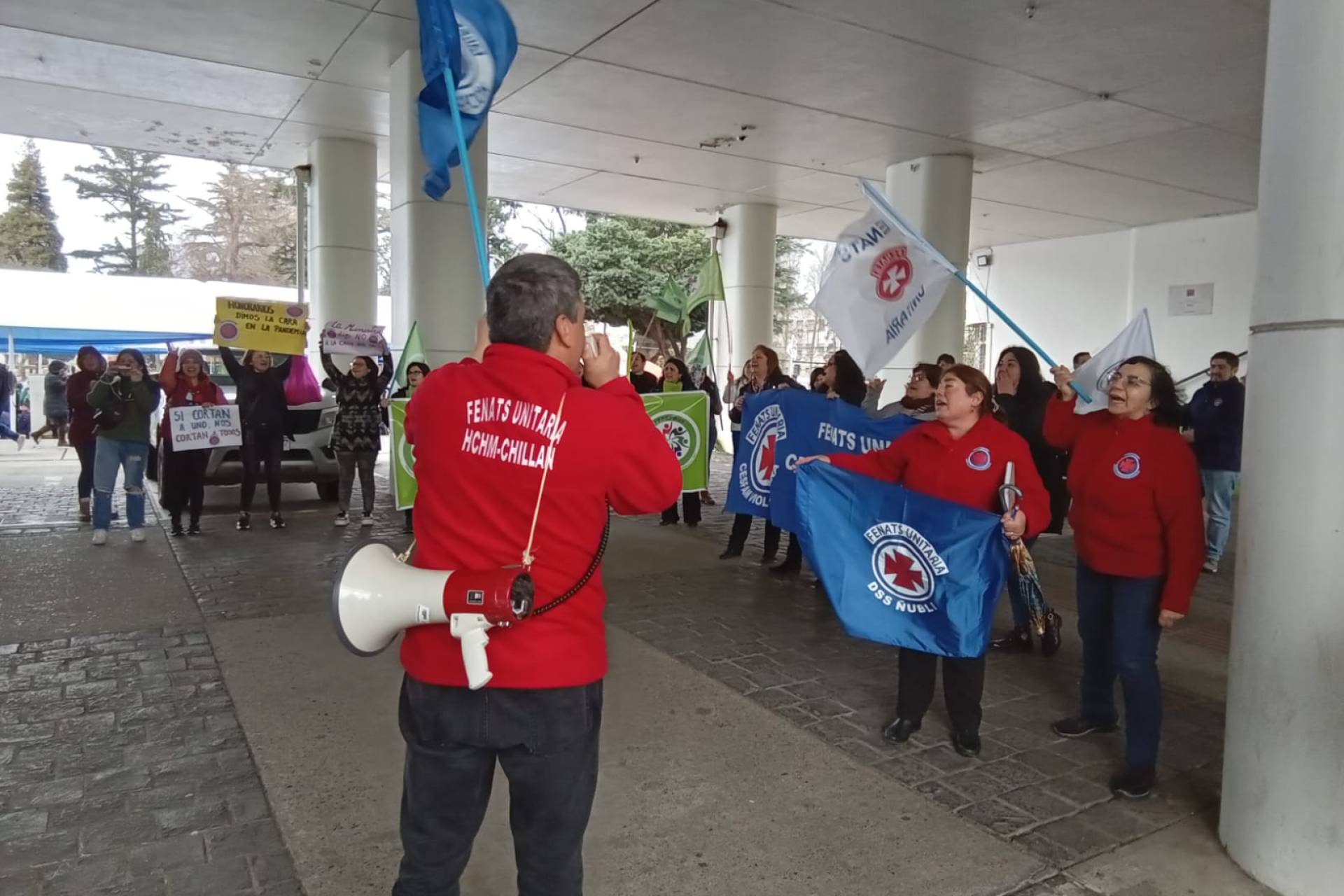 Gremios de la salud denunciaron esta mañana despidos de la red asistencial de Ñuble que fueron contratados como ayuda durante la pandemia