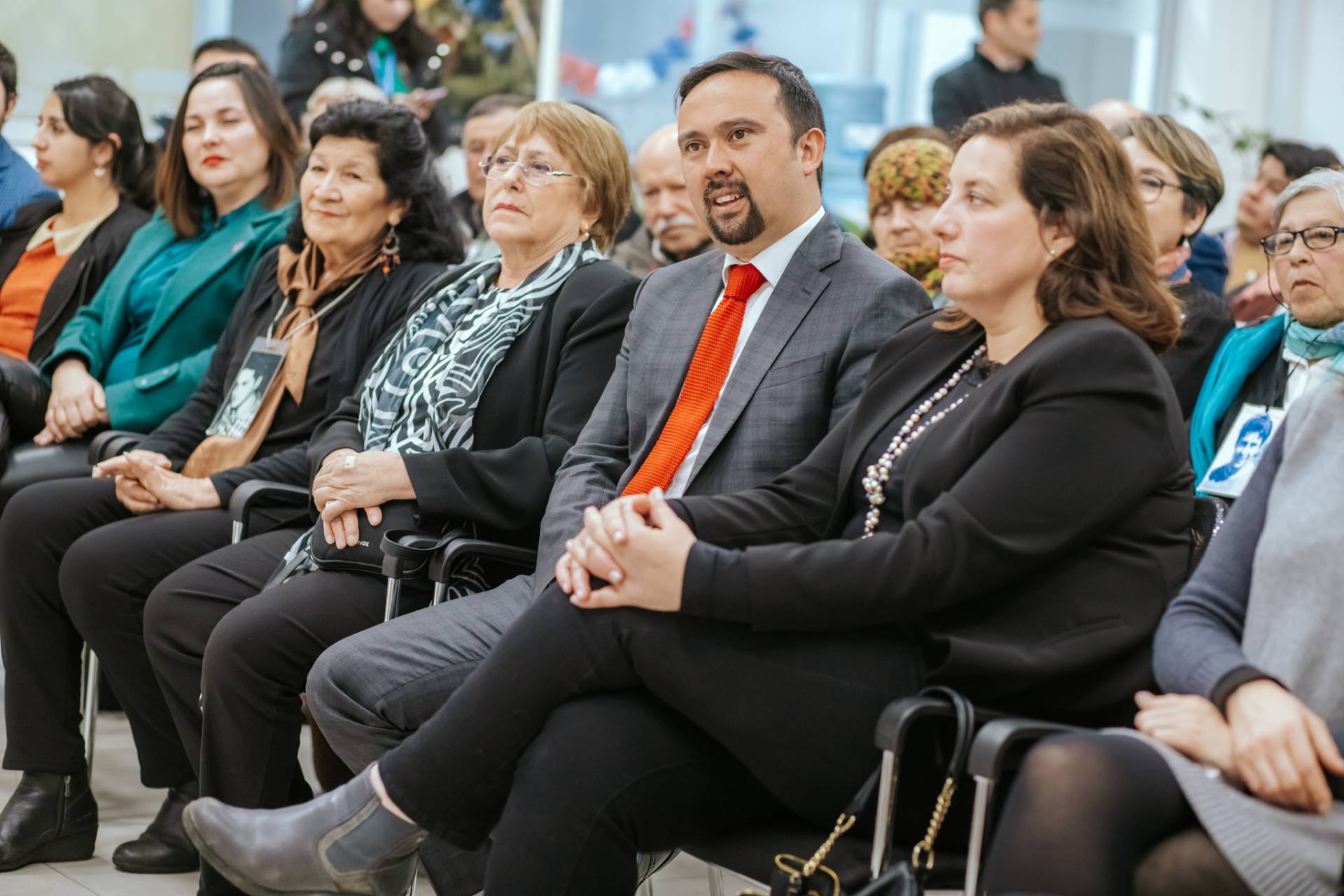 Develan placa conmemorativa de los 50 años del Golpe de Estado en el Gobierno Regional
