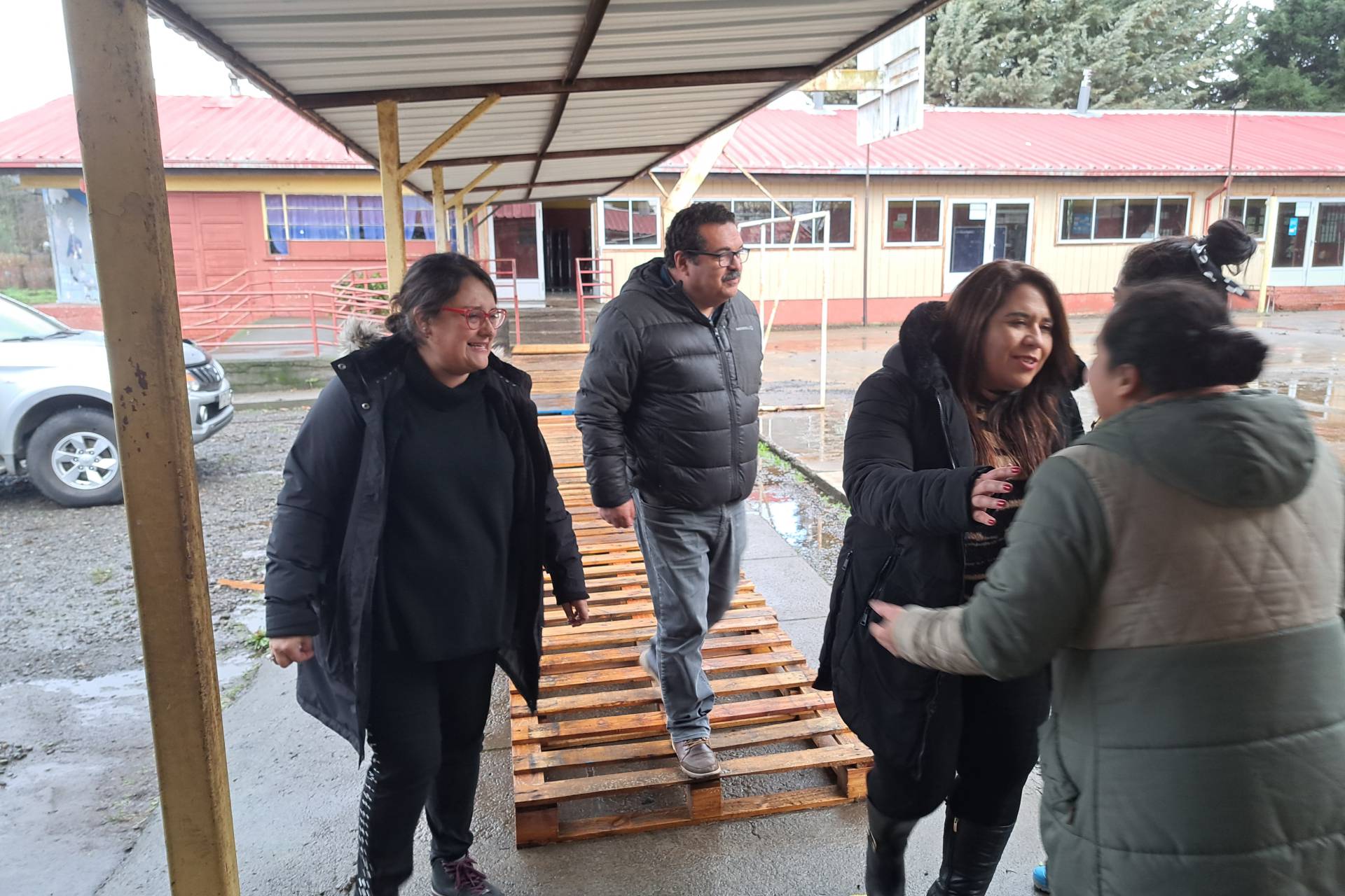 Clases continúan en Ñuble, pero se suspenden en algunos establecimientos debido a la crecida del río Chillán.