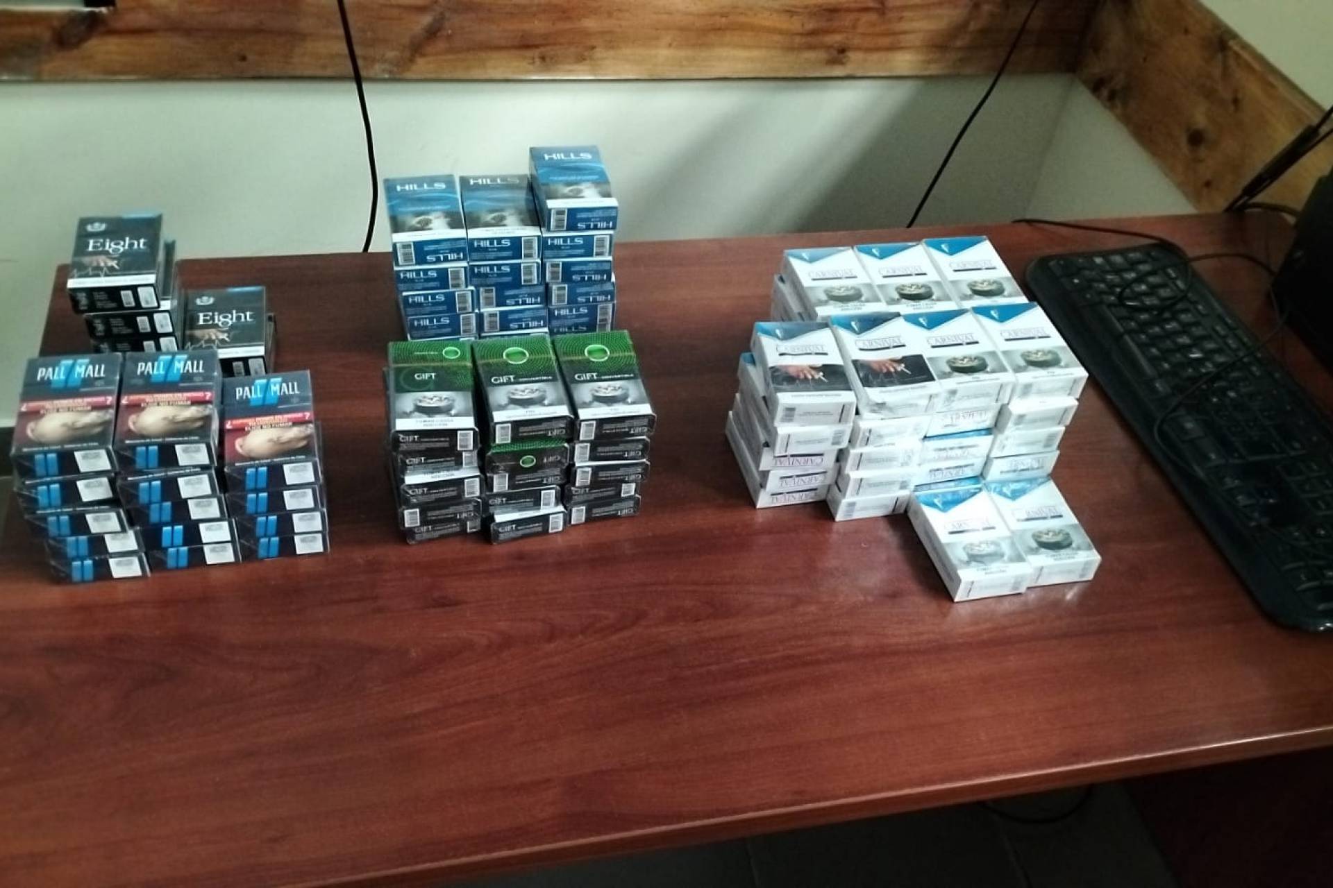 Carabineros y personal de inspección municipal incauta importante cantidad de cigarrillos de contrabando