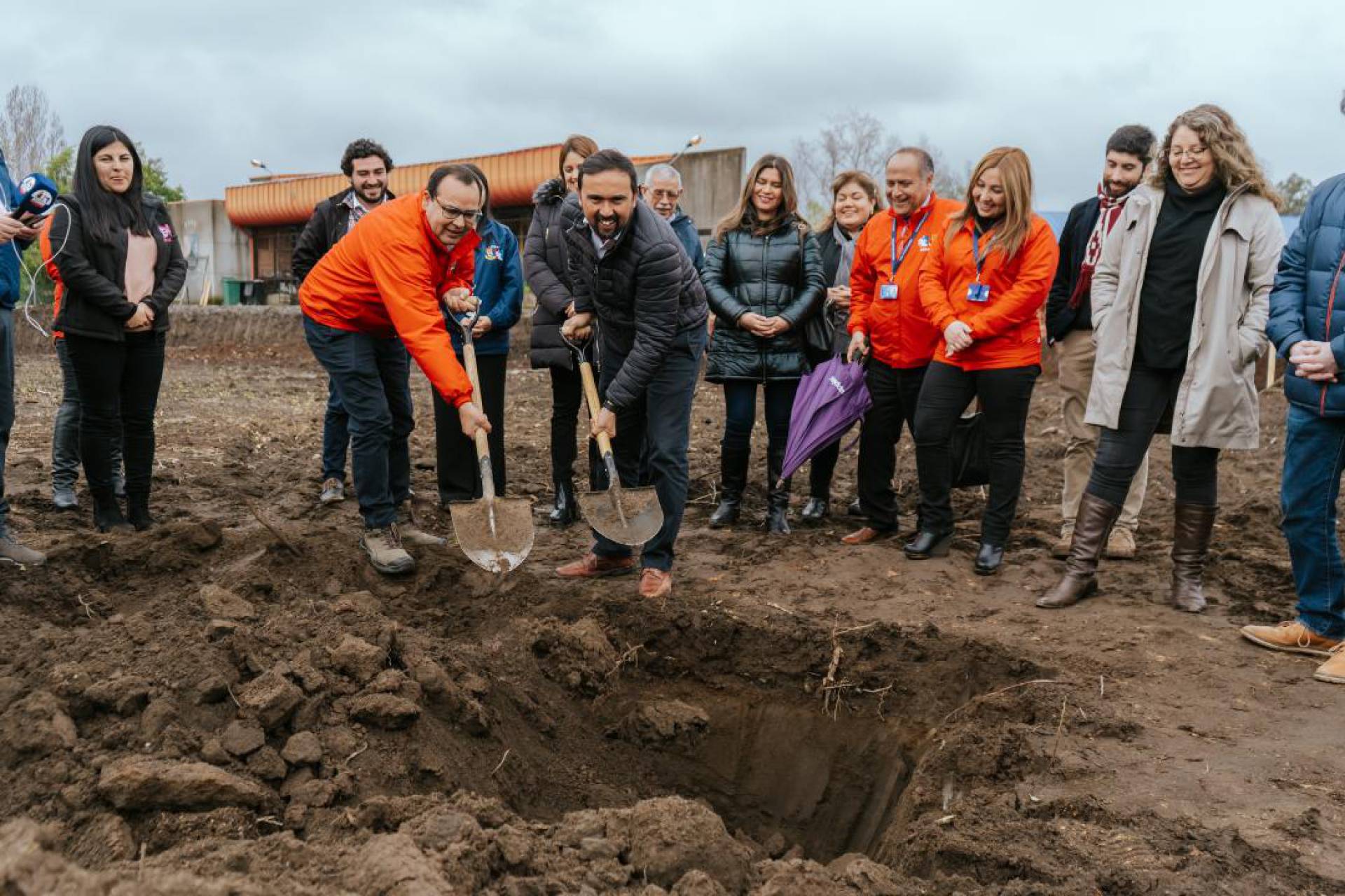 Con colocación de primera piedra se inicia proyecto de reposición del Cesfam Federico Puga Borne en Chillán Viejo