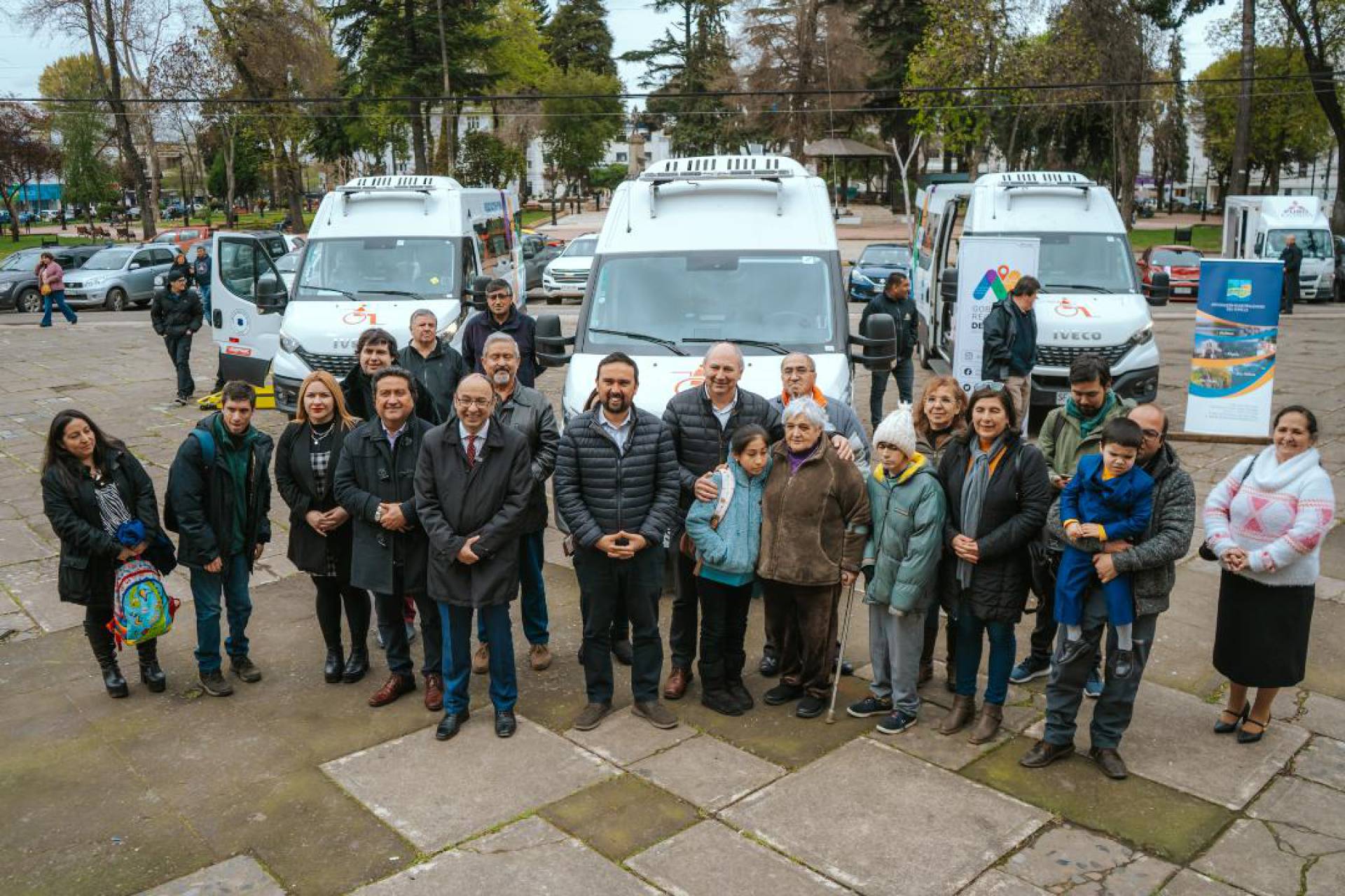 Gobernador de Ñuble hizo entrega de minibuses inclusivos para las comunas de San Carlos, San Fabián, Ñiquén y Coihueco de la provincia de Punilla