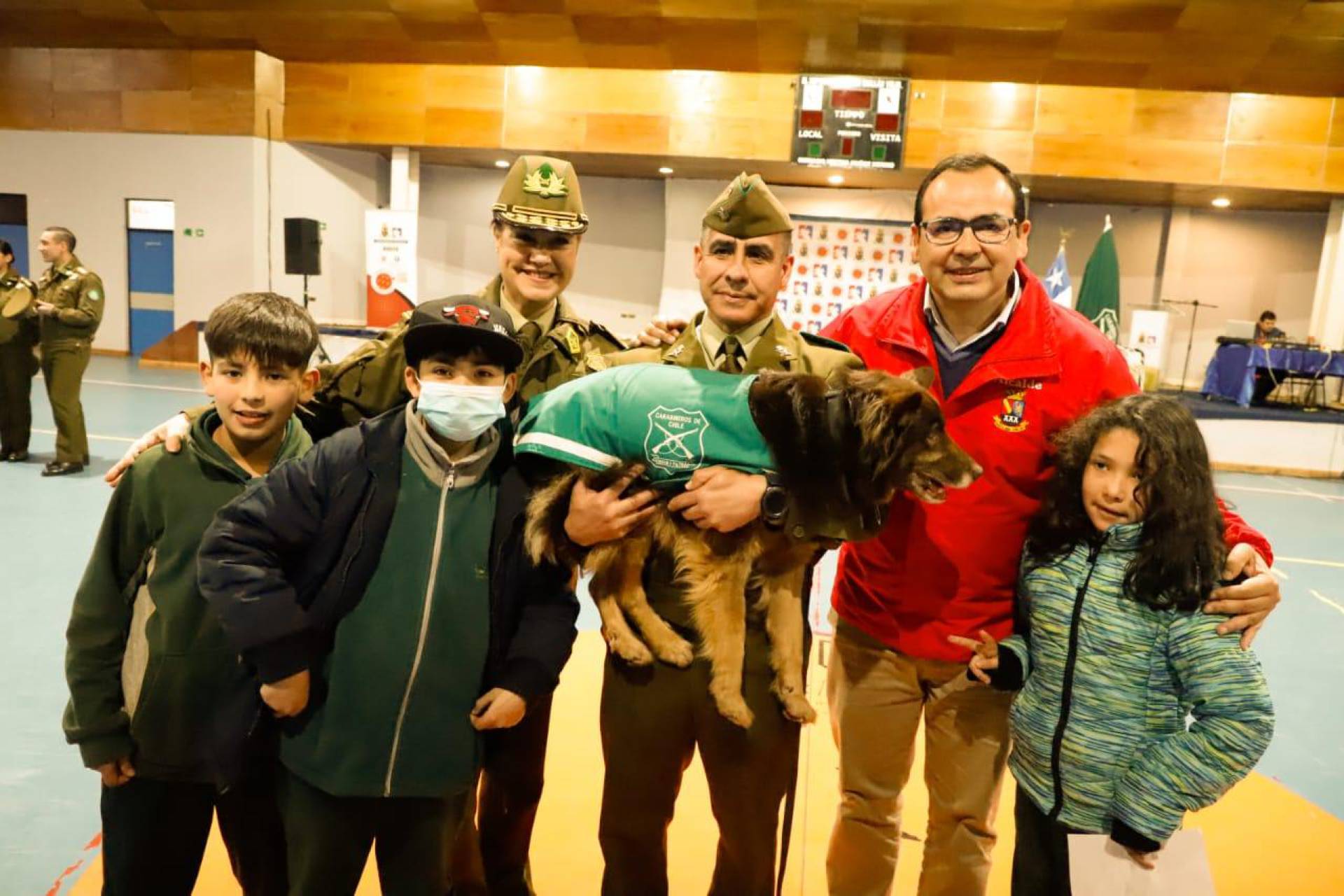 Estudiantes de Chillán Viejo disfrutaron con el grupo de adiestramiento canino de Carabineros