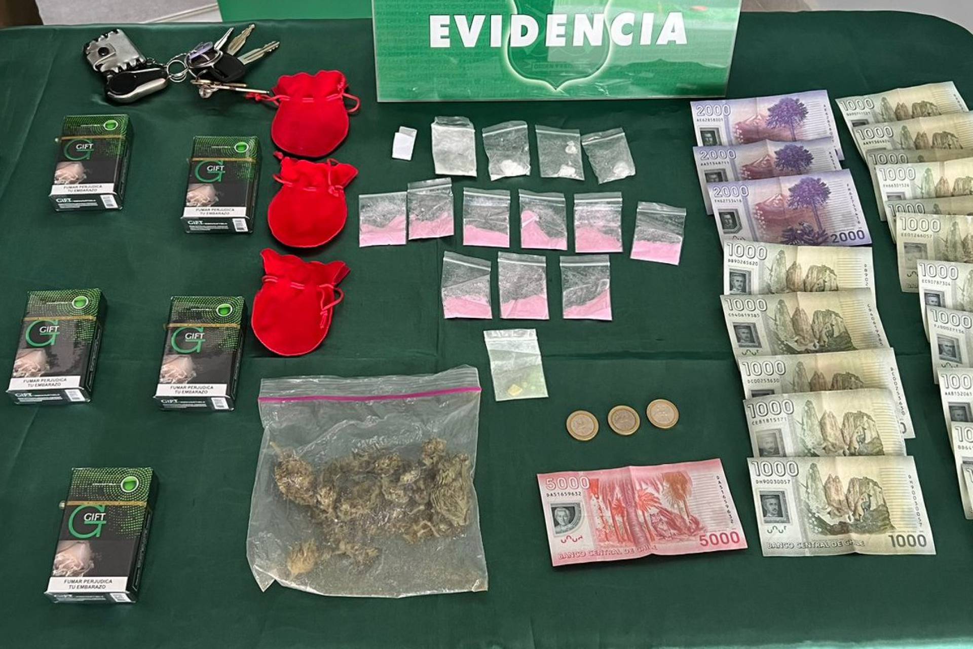Carabineros detuvo por microtráfico en Quirihue a sujetos que portaban marihuana, cocaína y tusi en su vehículo