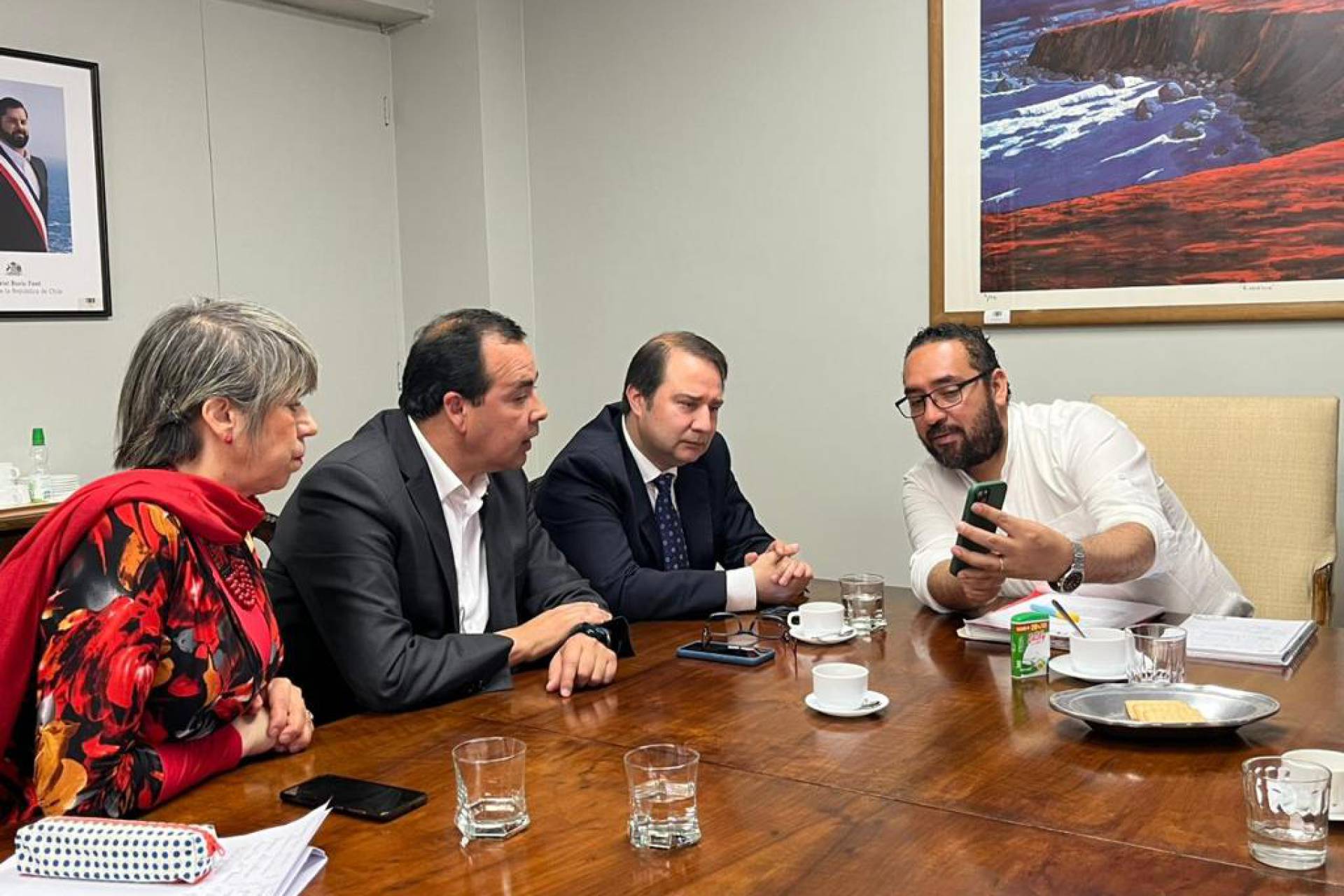 Alcalde Del Pozo y ministro de educación revisaron inversión en establecimientos educacionales de Chillán Viejo