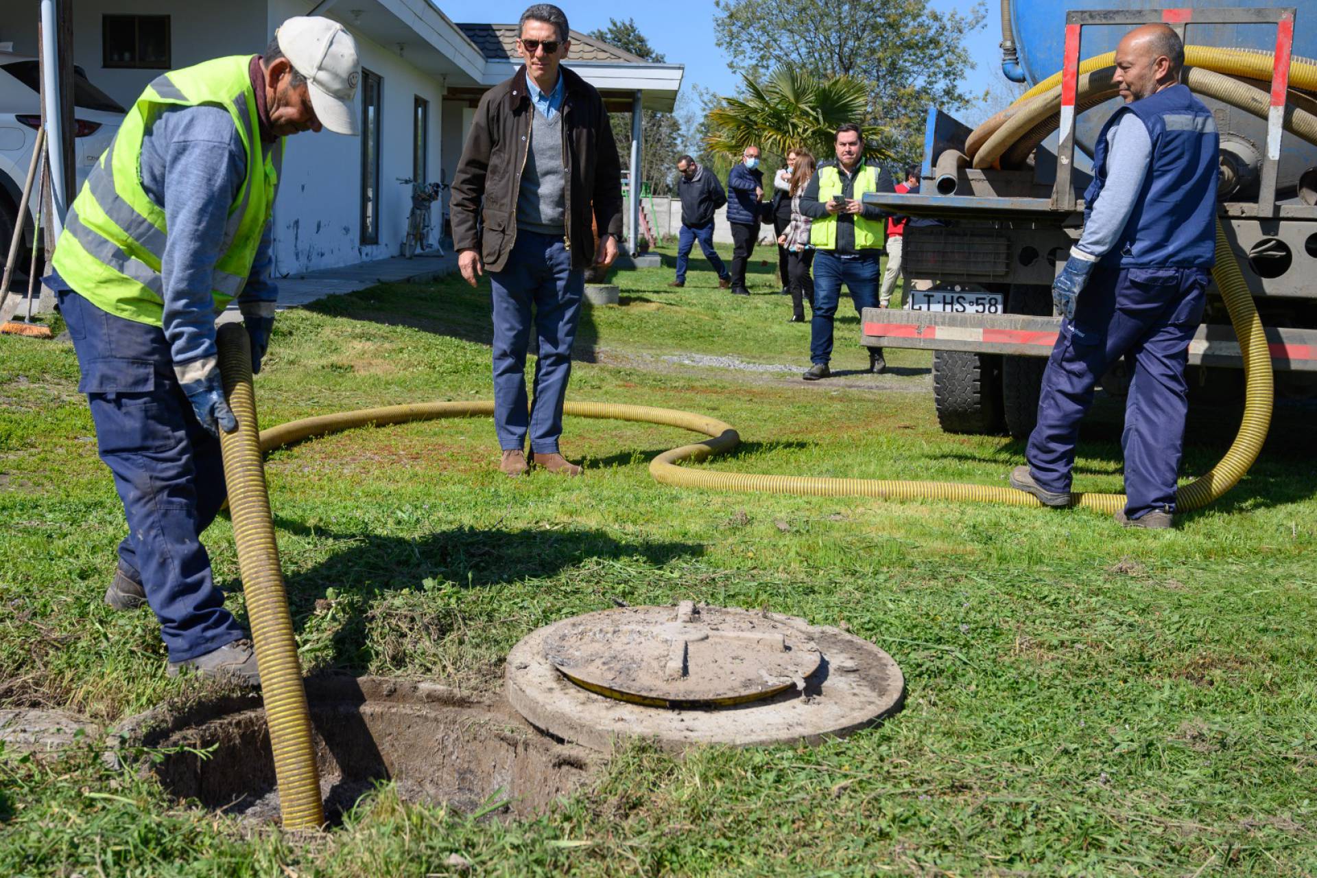 Municipalidad canaliza limpieza de fosas en sectores rurales de Chillán, afectados por las inundaciones