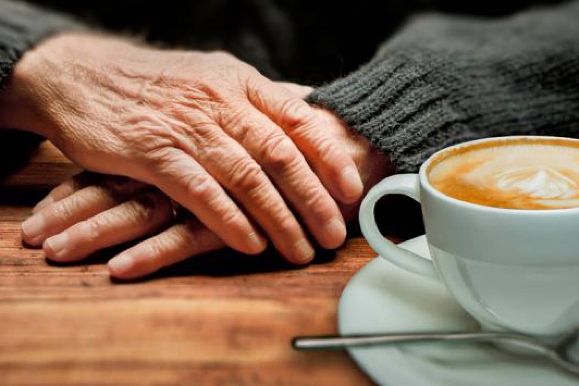 ¿Sabías que el café puede afectar la calidad del sueño de los adultos mayores?: 6 tips para consumirlo sin problemas