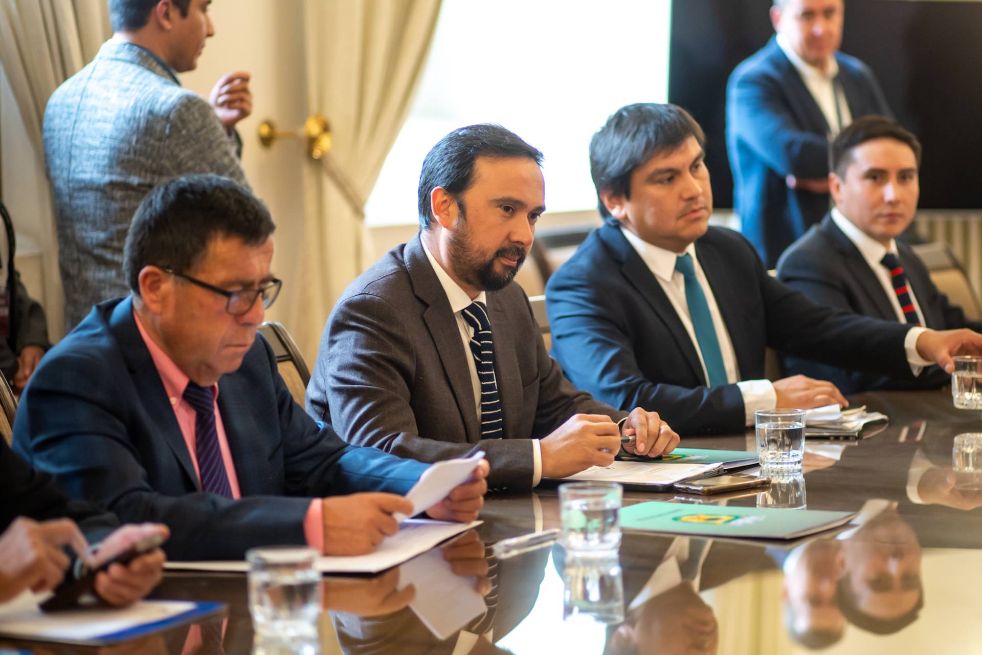 Gobernador Crisóstomo y alcaldes de Ñuble llegan a La Moneda para agilizar la reconstrucción de la región
