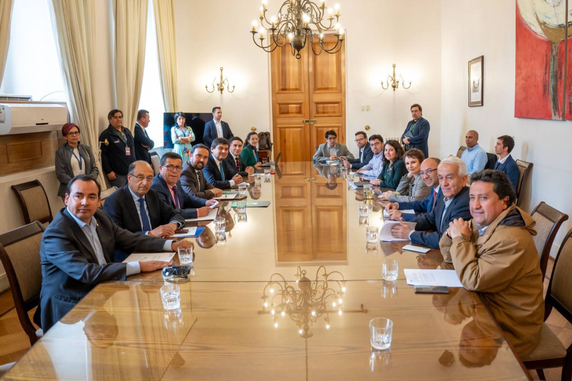 Gobernador Crisóstomo y alcaldes de Ñuble llegan a La Moneda para agilizar la reconstrucción de la región
