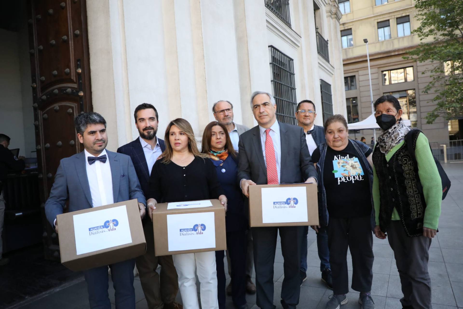 Alianza Diálisis es Vida entrega carta en La Moneda y pide al gobierno tomar medidas para resolver la grave crisis de sostenibilidad del sector