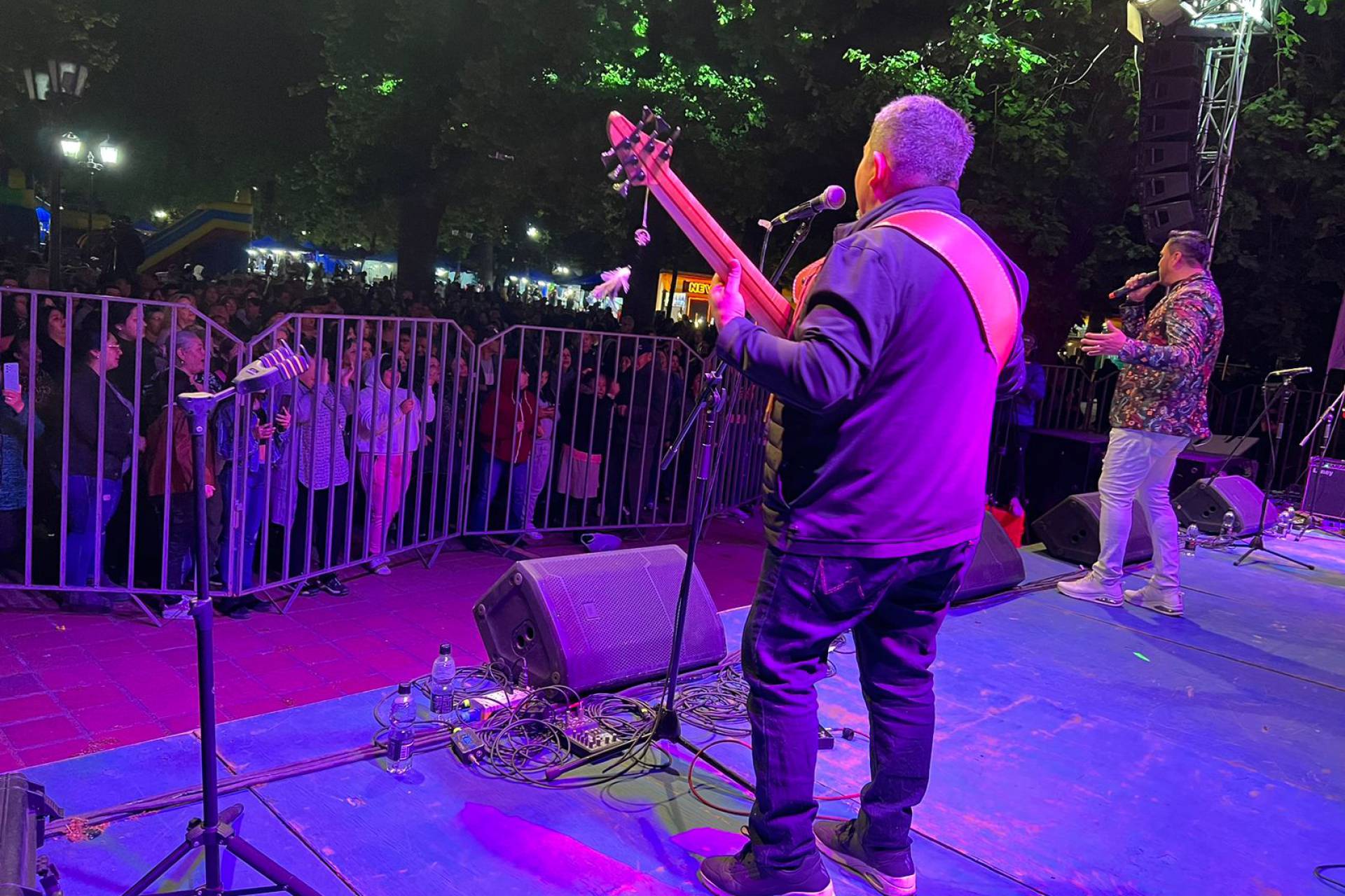 MAS DE 30 MIL PERSONAS LLEGARON A LA PLAZA MAYOR DE CHILLÁN VIEJO, A DISFRUTAR DE LA FIESTA DEL ROSARIO