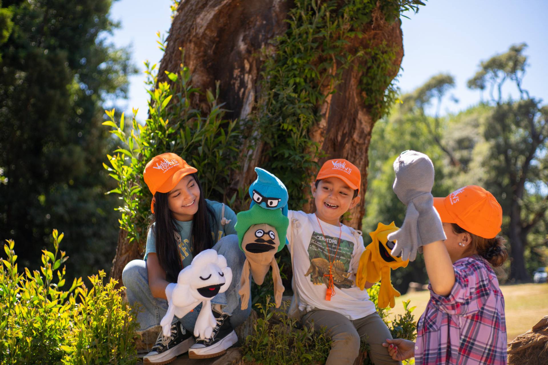 Personajes con identidad local fomentan el compromiso con el medioambiente en Los Ríos