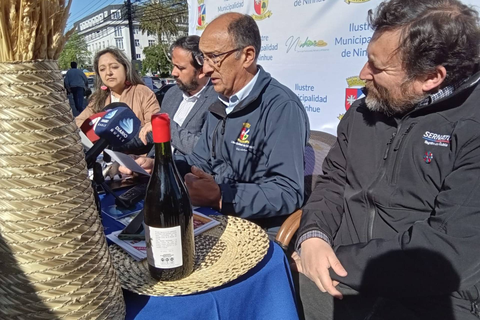 El alcalde Ninhue junto al gobernador, la seremi de las culturas y el director regional de Sernatur, invitó a ñublensinos a la Fiesta del Rosario